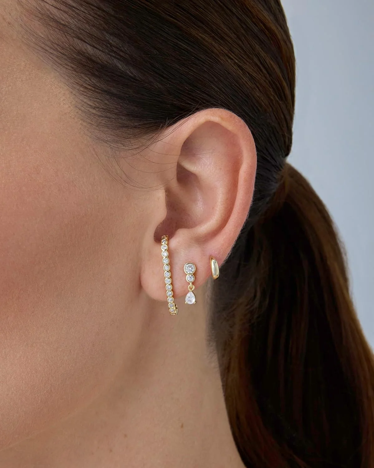 گوشواره های زنانه پاوی با روکش طلای 14 عیار و پایه نقره استرلینگ - مجموعه سه تایی گوشواره های آویز، حلقه ای و کاف گوشی مینیمالیستی گوشواره های زنانه پاوی با روکش طلای 14 عیار و پایه نقره استرلینگ - مجموعه سه تایی گوشواره های آویز، حلقه ای و کاف گوشی مینیمالیستی