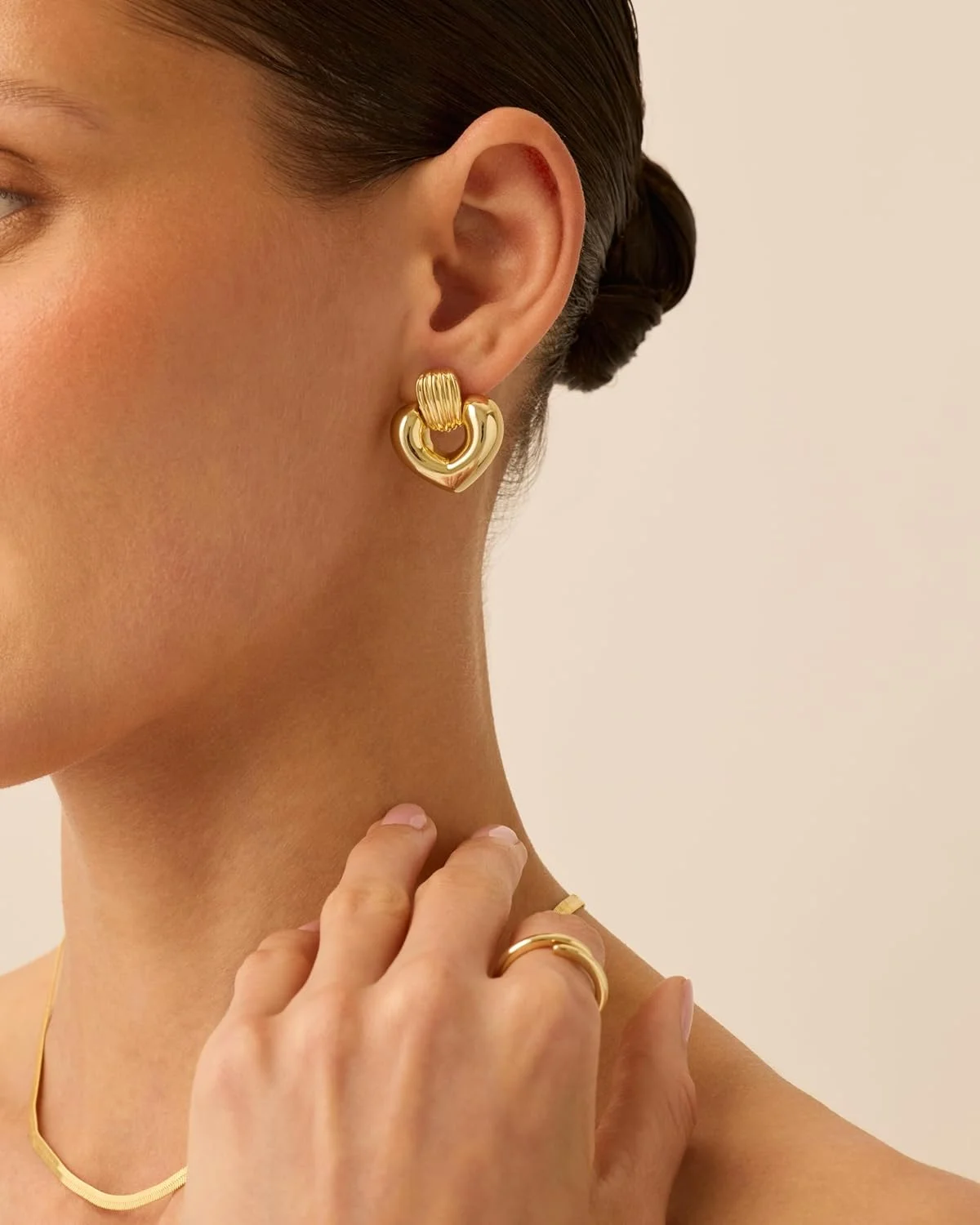 گوشواره های حلقه ای ضخیم طرح قلب با روکش طلای 14 عیار PAVOI برای زنان - جواهرات آویزی جسورانه طرح عشق گوشواره های حلقه ای ضخیم طرح قلب با روکش طلای 14 عیار PAVOI برای زنان - جواهرات آویزی جسورانه طرح عشق