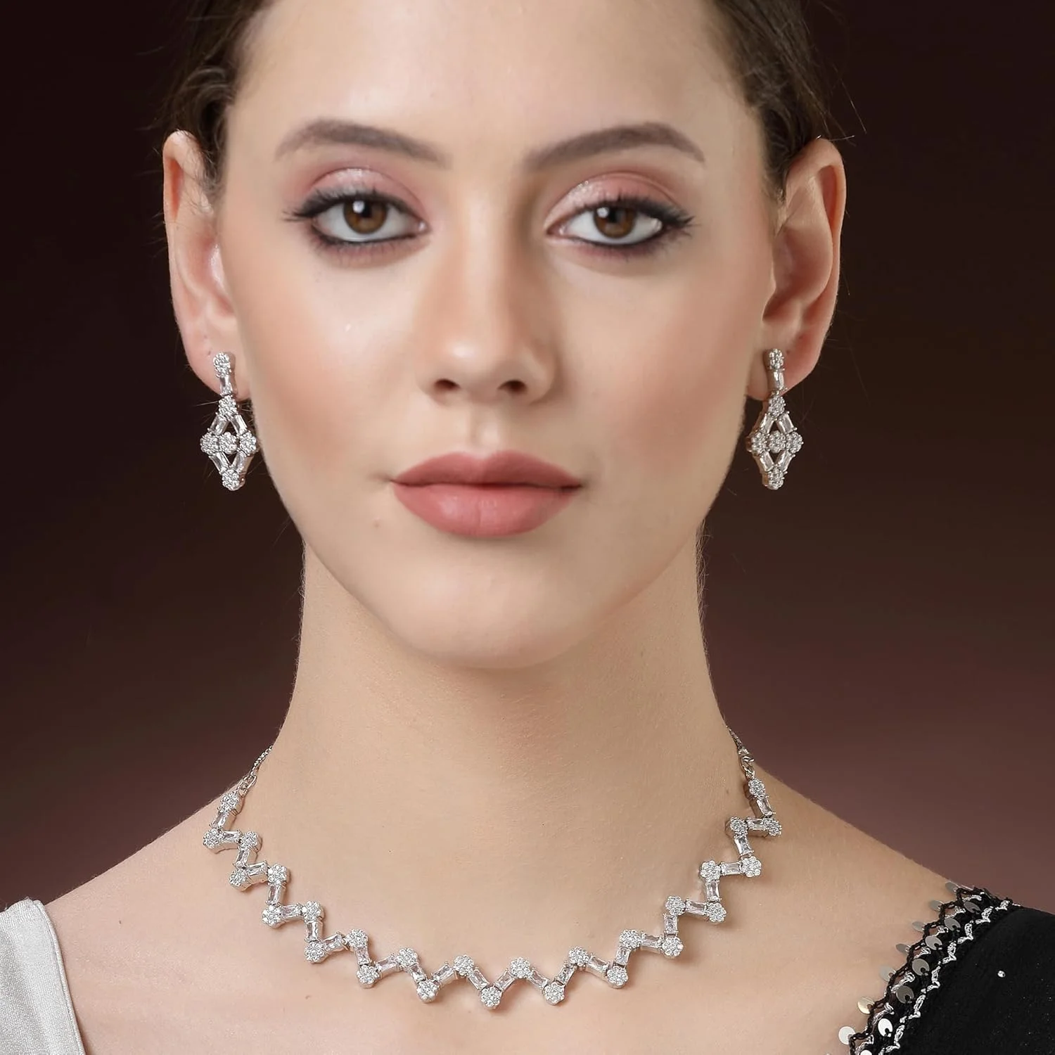 زیورآلات زنانه ZENEME با روکش رودیوم، نگین الماس آمریکایی، شامل گردنبند و گوشواره های ترندی زیورآلات زنانه ZENEME با روکش رودیوم، نگین الماس آمریکایی، شامل گردنبند و گوشواره های ترندی