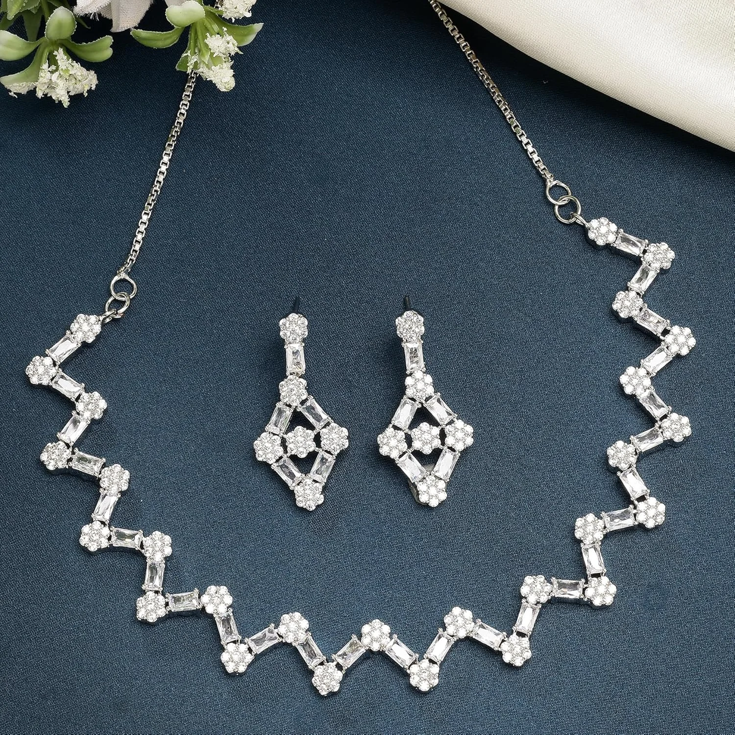 زیورآلات زنانه ZENEME با روکش رودیوم، نگین الماس آمریکایی، شامل گردنبند و گوشواره های ترندی زیورآلات زنانه ZENEME با روکش رودیوم، نگین الماس آمریکایی، شامل گردنبند و گوشواره های ترندی