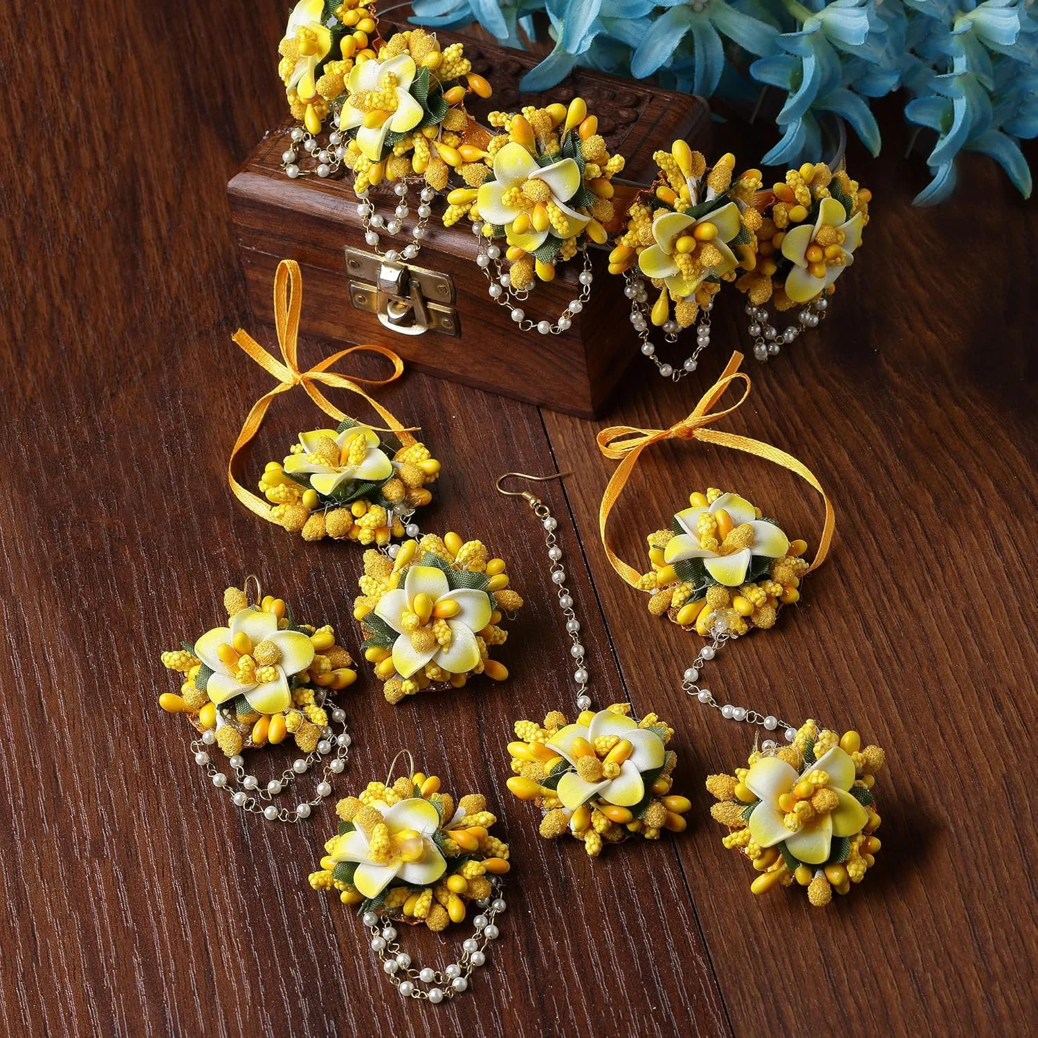 ست جواهرات زنانه ZENEME شامل گردنبند، گوشواره، مانگ تیکا و حلقه انگشتی با مروارید سفید، گل میخک و گلدوزی گोटा پاتی مناسب مراسم حنابندان و مهندی ست جواهرات زنانه ZENEME شامل گردنبند، گوشواره، مانگ تیکا و حلقه انگشتی با مروارید سفید، گل میخک و گلدوزی گोटा پاتی مناسب مراسم حنابندان و مهندی