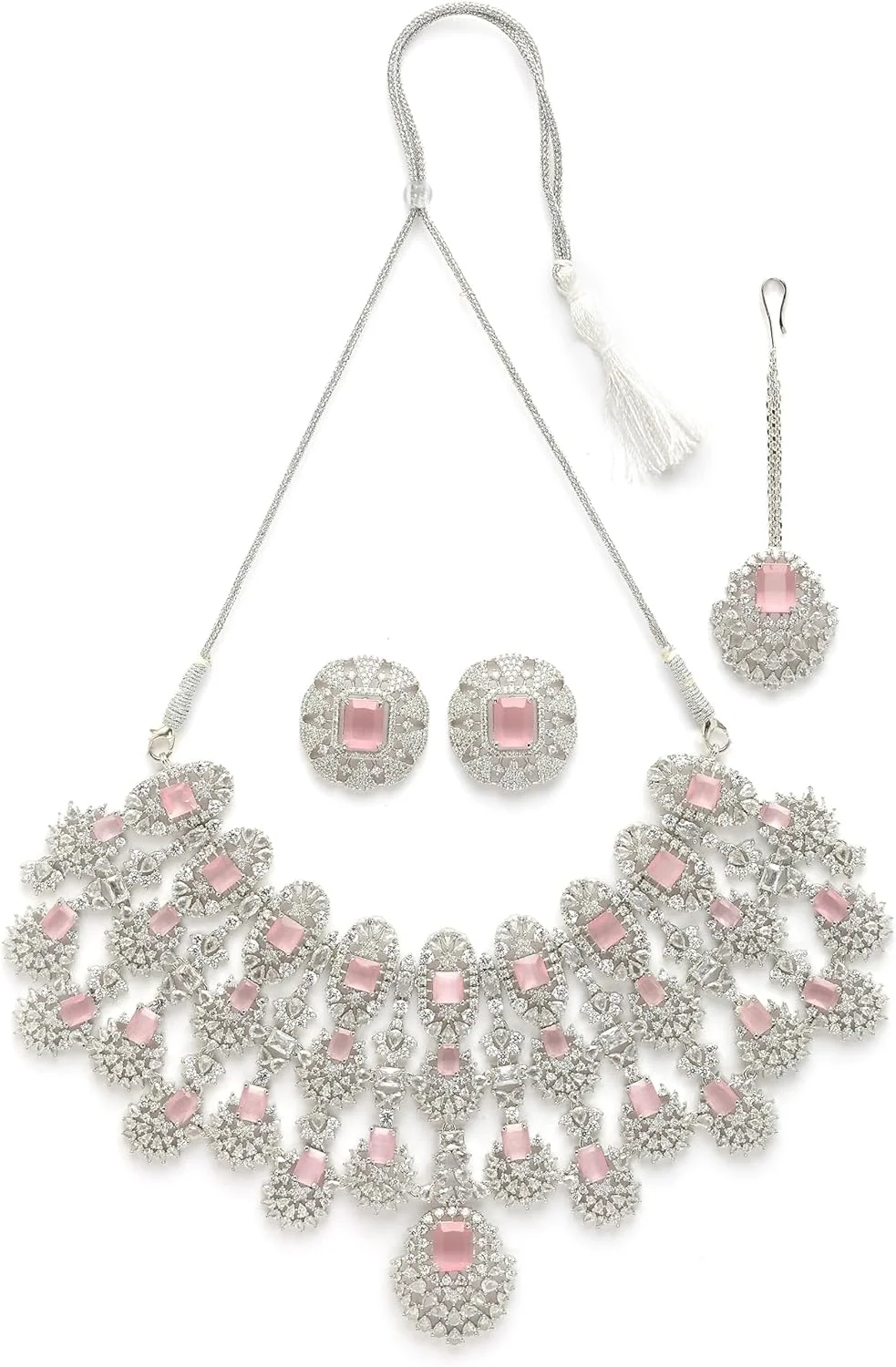 ست جواهرات زنانه و دخترانه شامل گردنبند آویزدار نقرهای رنگ با روکش رودیوم، نگینهای صورتی الماس آمریکایی، گوشواره، انگشتر و مانگ تیکا از برند زنم ست جواهرات زنانه و دخترانه شامل گردنبند آویزدار نقرهای رنگ با روکش رودیوم، نگینهای صورتی الماس آمریکایی، گوشواره، انگشتر و مانگ تیکا از برند زنم