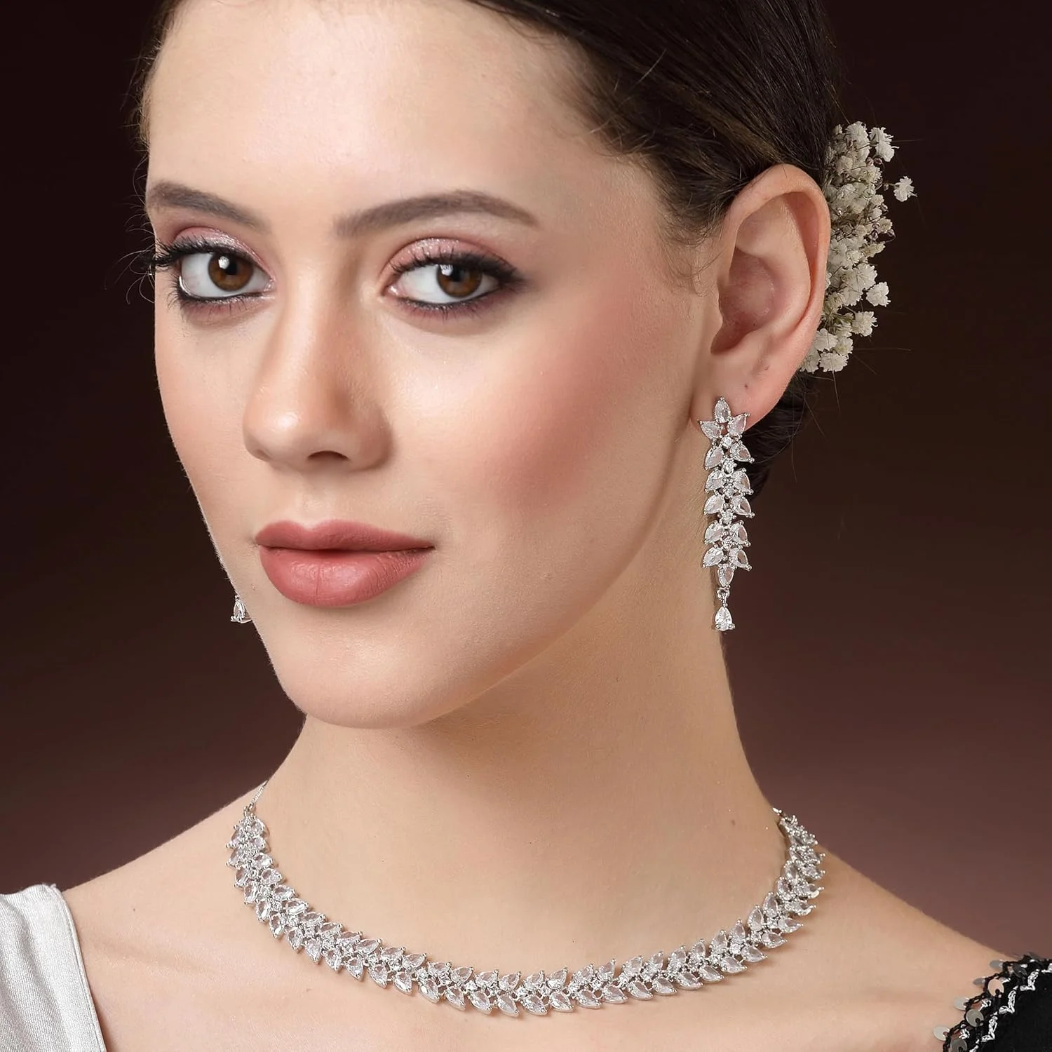 ست گردنبند و گوشواره زنانه نگین دار ZENEME با روکش رودیوم و طرح نقره ای، مناسب برای هدیه ست گردنبند و گوشواره زنانه نگین دار ZENEME با روکش رودیوم و طرح نقره ای، مناسب برای هدیه