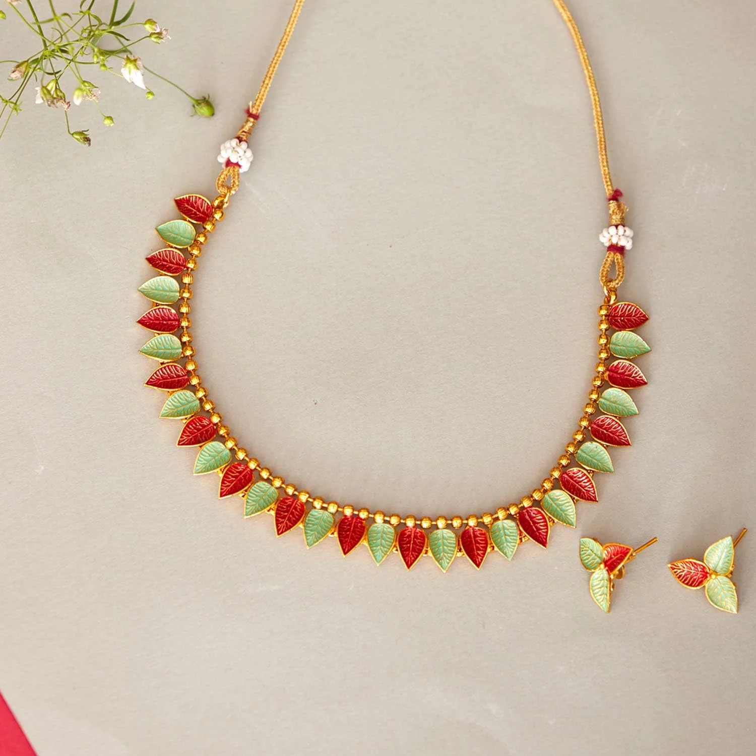 ست جواهرات زنانه Zeneme با روکش طلا، طراحی میناکاری، طرح برگ، شامل گردنبند و گوشواره ست جواهرات زنانه Zeneme با روکش طلا، طراحی میناکاری، طرح برگ، شامل گردنبند و گوشواره