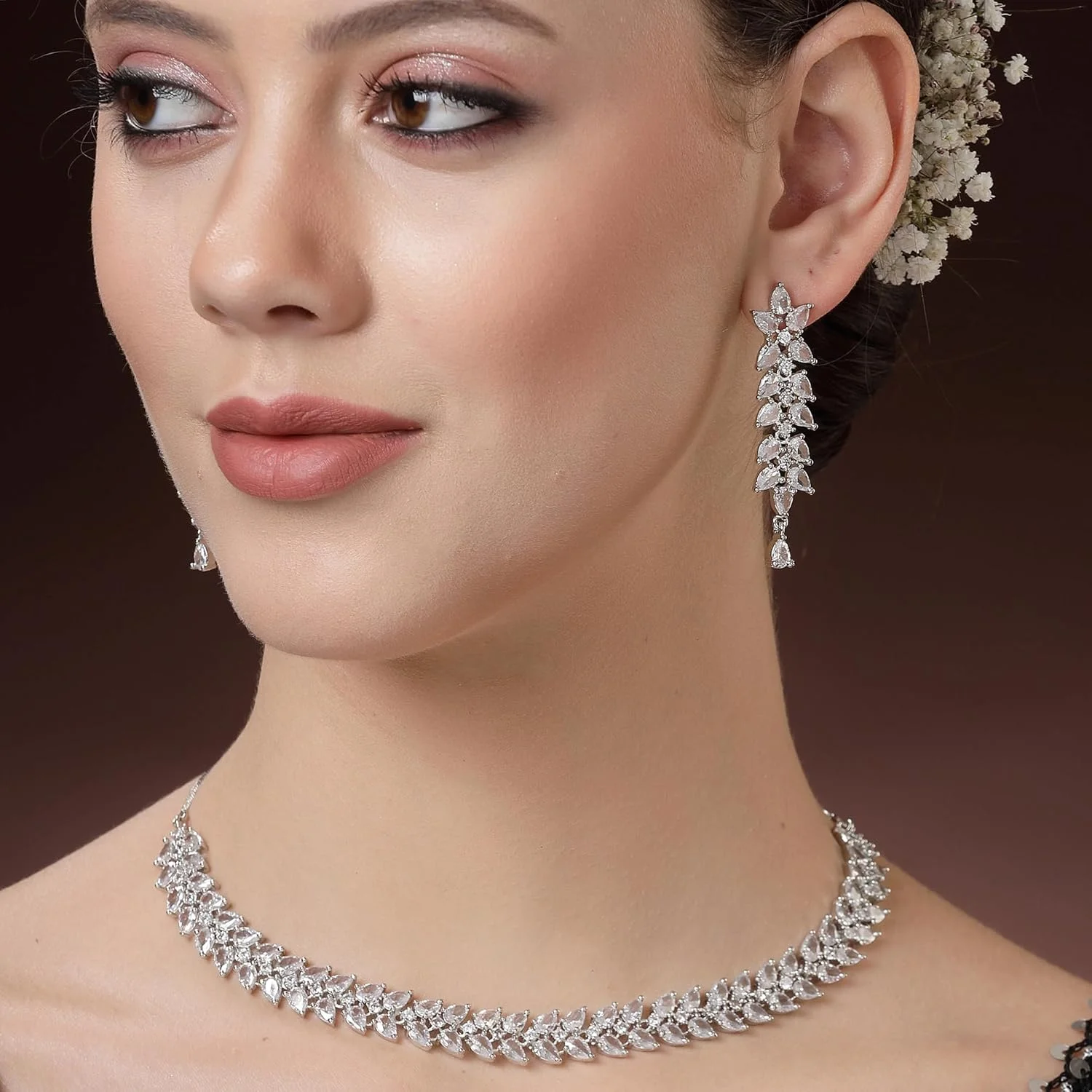 ست گردنبند و گوشواره زنانه نگین دار ZENEME با روکش رودیوم و طرح نقره ای، مناسب برای هدیه ست گردنبند و گوشواره زنانه نگین دار ZENEME با روکش رودیوم و طرح نقره ای، مناسب برای هدیه