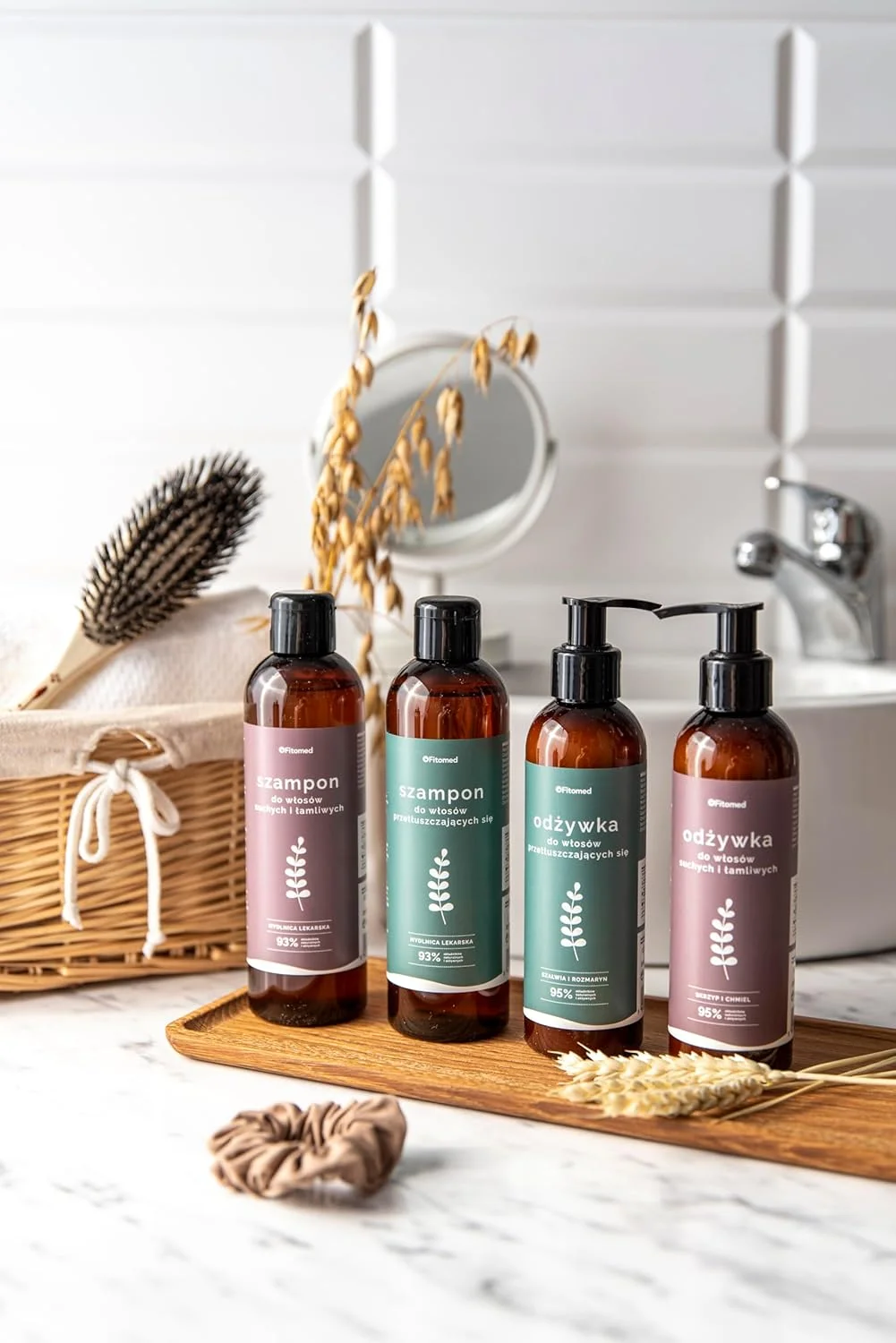 نرم کننده موی چرب فیتومد حاوی عصاره مریم گلی و رزماری 200 میلی لیتر - نرم کننده آبرسان و صاف کننده مو نرم کننده موی چرب فیتومد حاوی عصاره مریم گلی و رزماری 200 میلی لیتر - نرم کننده آبرسان و صاف کننده مو