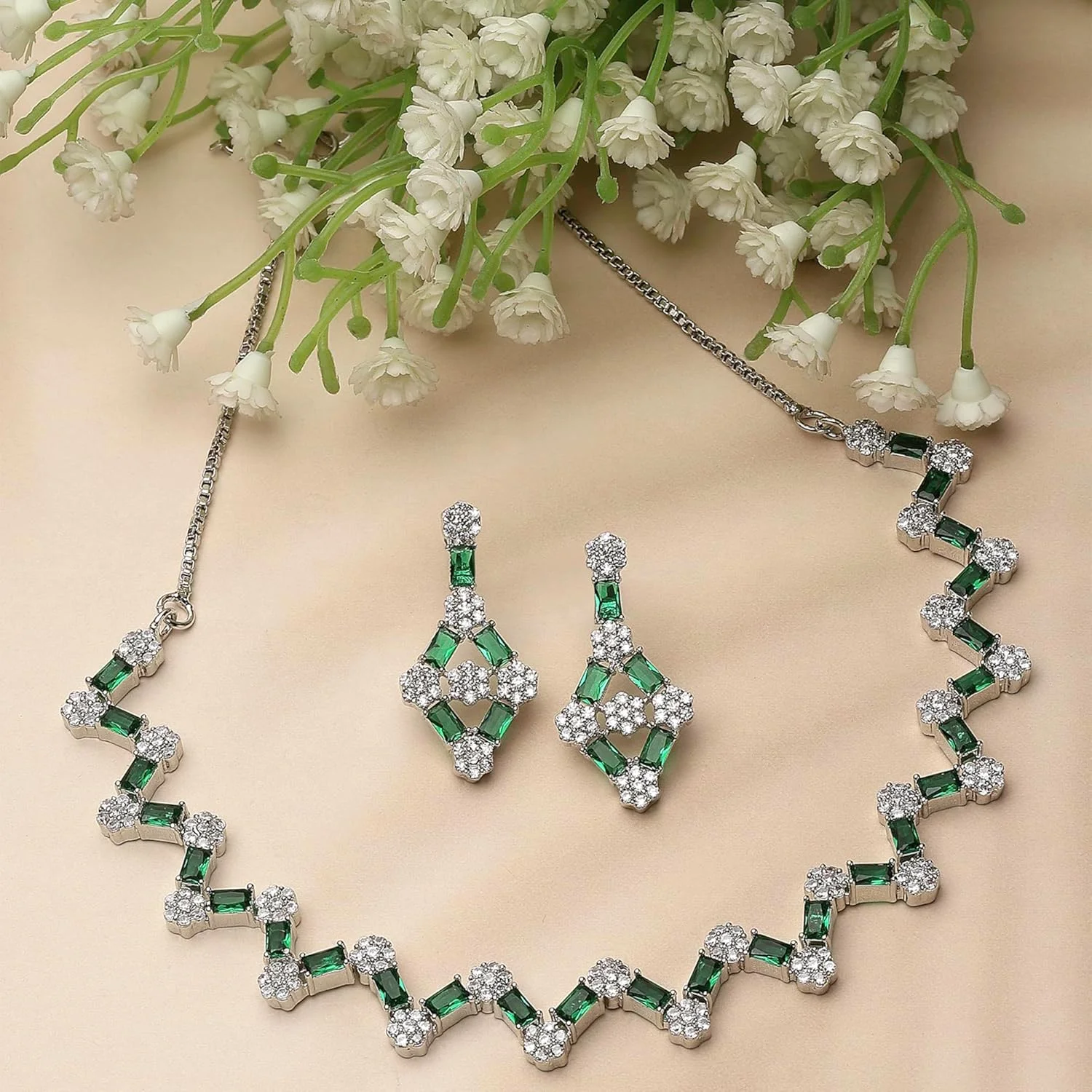 ست گردنبند و گوشواره زنانه نگین دار طرح الماس آمریکایی آبکاری رودیوم ZENEME (سبز) ست گردنبند و گوشواره زنانه نگین دار طرح الماس آمریکایی آبکاری رودیوم ZENEME (سبز)