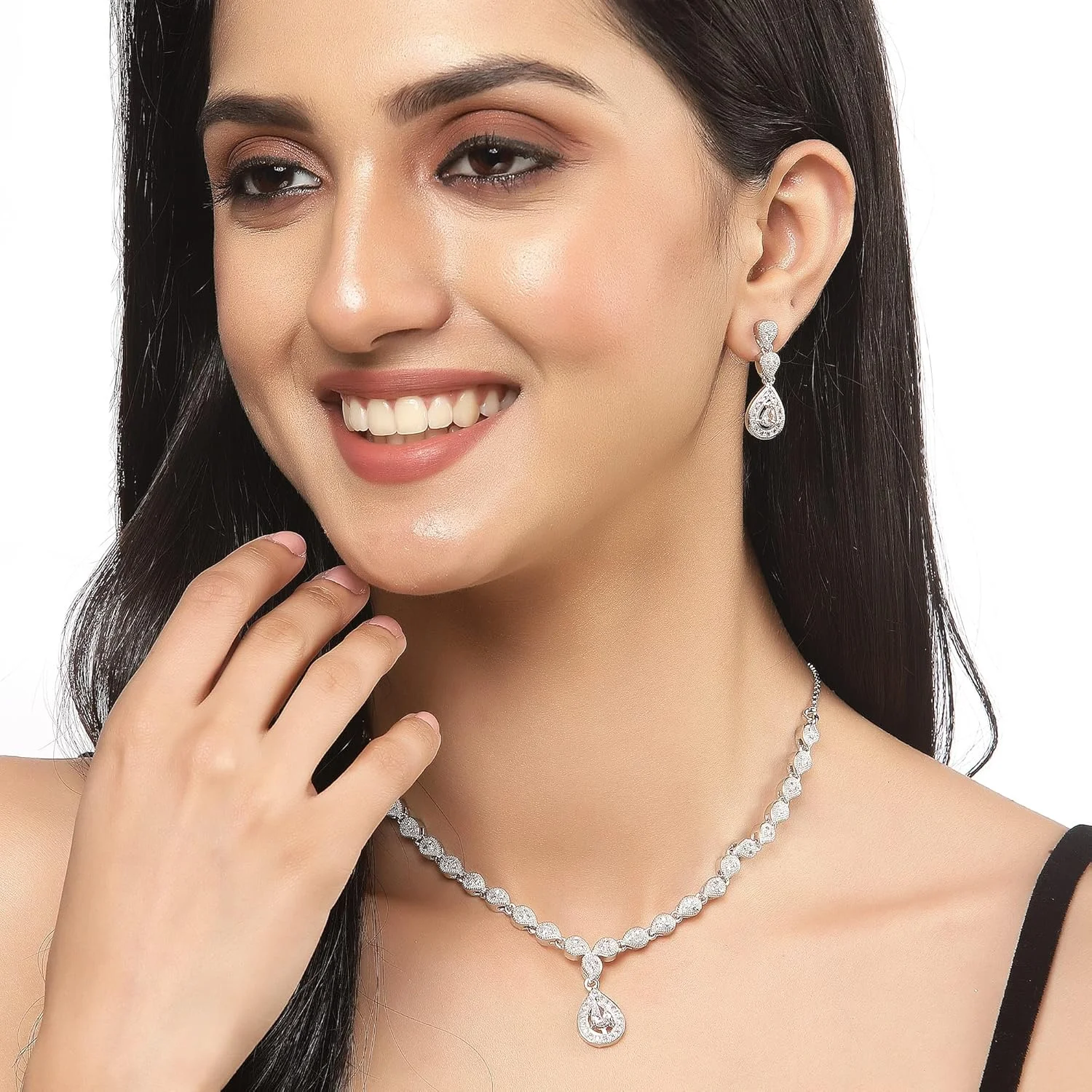 ست جواهرات زنانه زنمه، ست گردنبند و گوشواره طلایی جذاب تزئین شده با الماس آمریکایی (رادیوم) ست جواهرات زنانه زنمه، ست گردنبند و گوشواره طلایی جذاب تزئین شده با الماس آمریکایی (رادیوم)