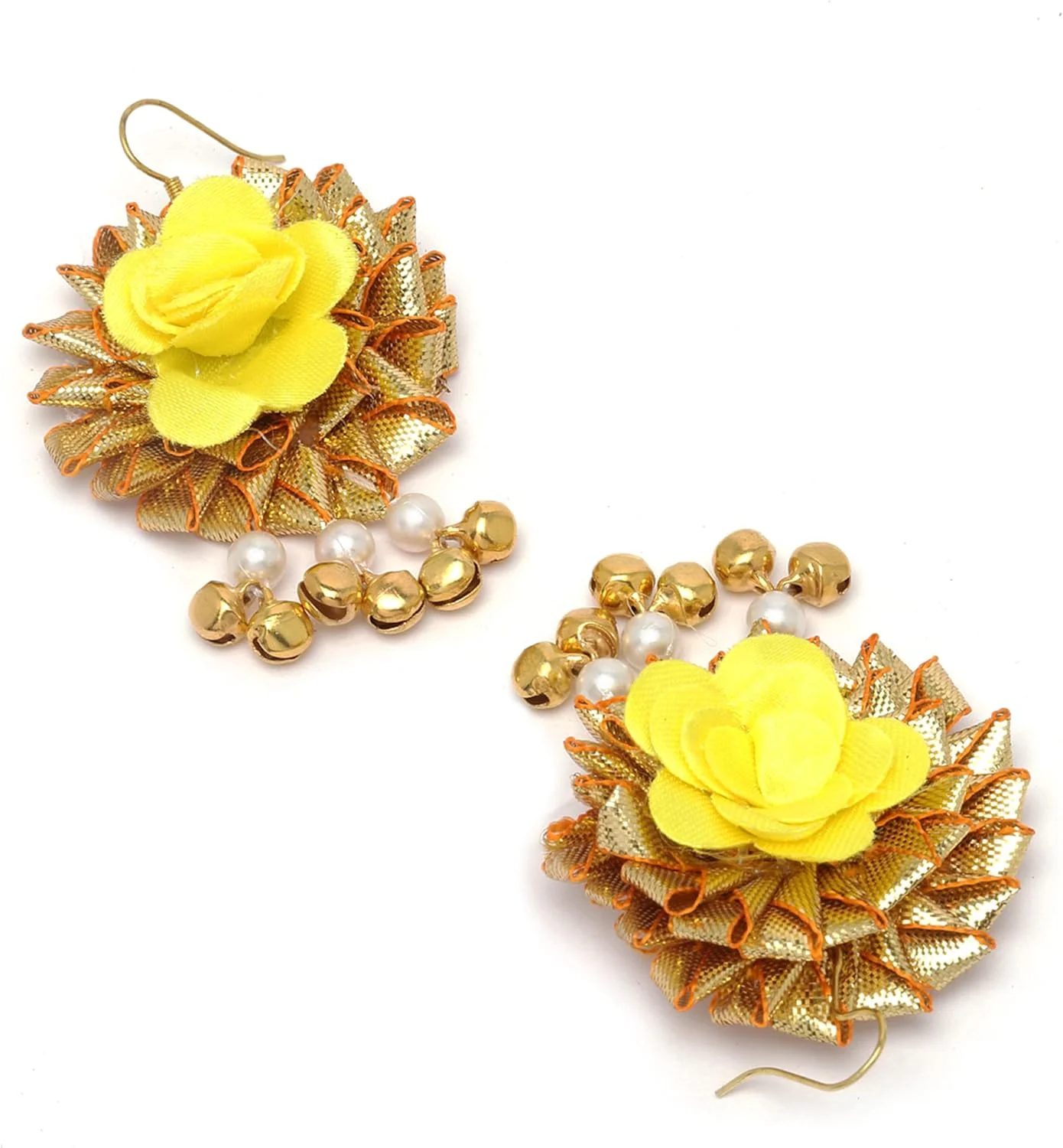 زنم مجموعۀ گوشواره و مانگ تیکا با گل های مرواریدی و گोटा پاتی با روکش طلایی مناسب مراسم حنابندان و مهندی زنم مجموعۀ گوشواره و مانگ تیکا با گل های مرواریدی و گोटा پاتی با روکش طلایی مناسب مراسم حنابندان و مهندی