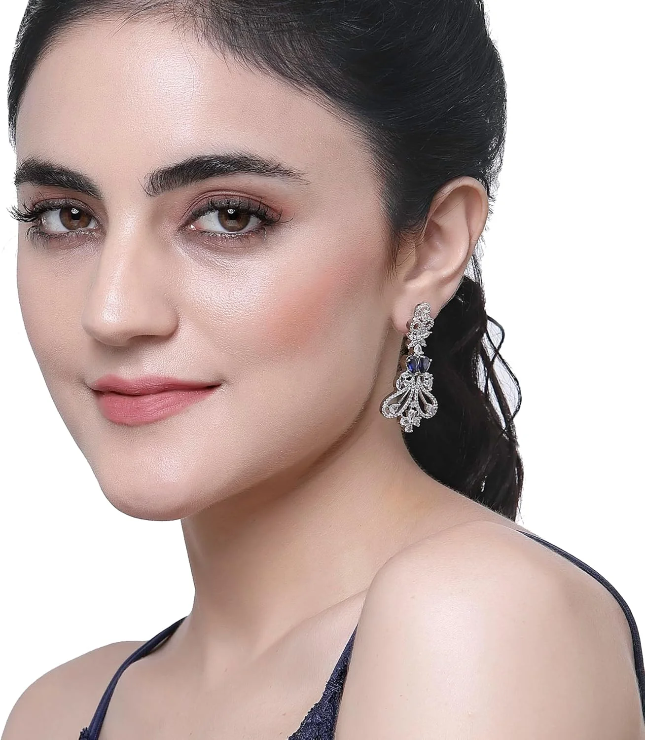 گوشواره های آویز طرح بته جقه نگین دار با روکش رودیوم و الماس آمریکایی زنانه و دخترانه (سرمه ای و سفید) گوشواره های آویز طرح بته جقه نگین دار با روکش رودیوم و الماس آمریکایی زنانه و دخترانه (سرمه ای و سفید)