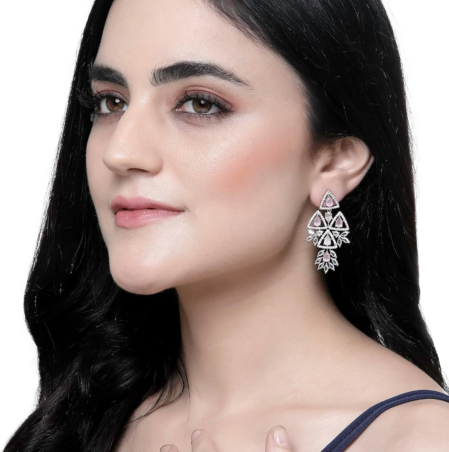 گوشواره های آویز مثلثی شکل نگین دار با الماس آمریکایی روکش رودیوم زنانه و دخترانه ZENEME گوشواره های آویز مثلثی شکل نگین دار با الماس آمریکایی روکش رودیوم زنانه و دخترانه ZENEME