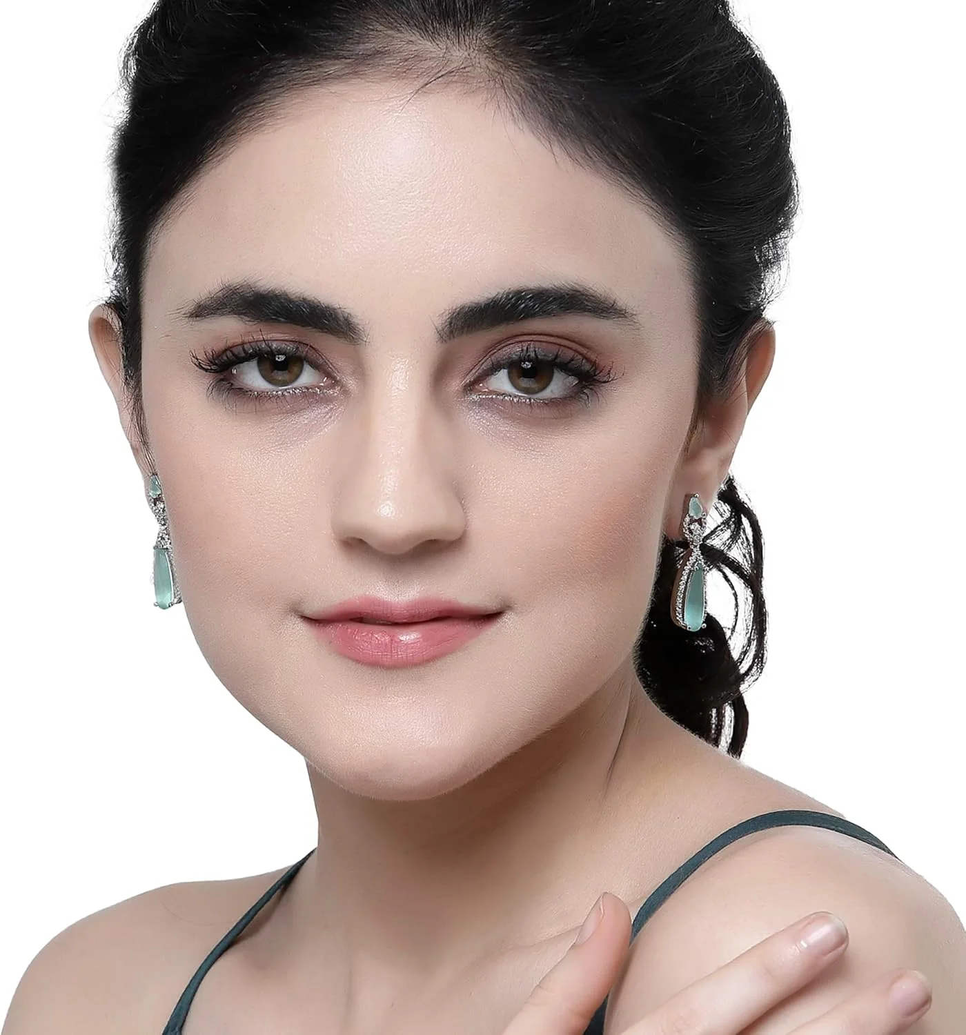 گوشواره های آویز بلند طرح اشک نگین دار روکش رودیوم زنانه و دخترانه (سبز دریایی) گوشواره های آویز بلند طرح اشک نگین دار روکش رودیوم زنانه و دخترانه (سبز دریایی)