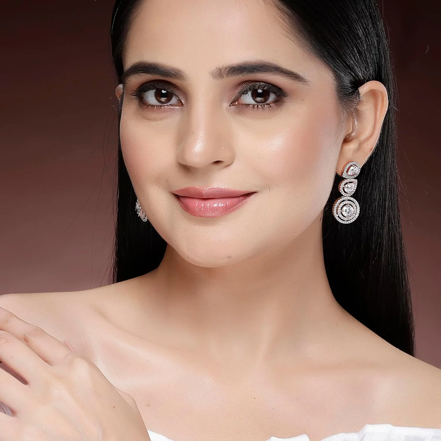 گوشواره آویز زنانه زنانه Zeneme با روکش طلای رزگلد 18 عیار، طرح قطره اشک و نگین های گرد الماس آمریکایی گوشواره آویز زنانه زنانه Zeneme با روکش طلای رزگلد 18 عیار، طرح قطره اشک و نگین های گرد الماس آمریکایی