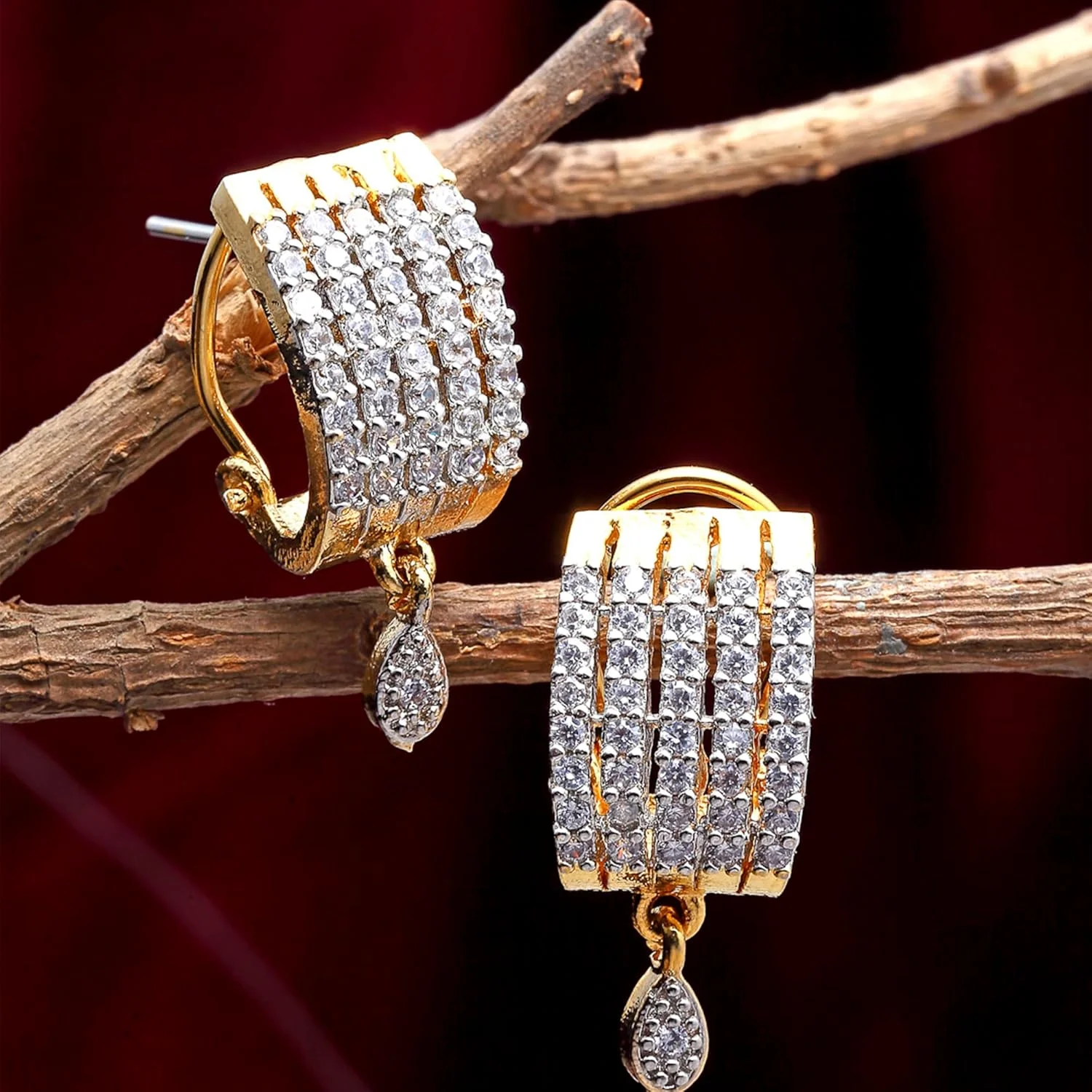 گوشواره زنانه و دخترانه ژوپینگ مدل حلقه ای نگین دار طرح الماس آمریکایی با روکش طلایی