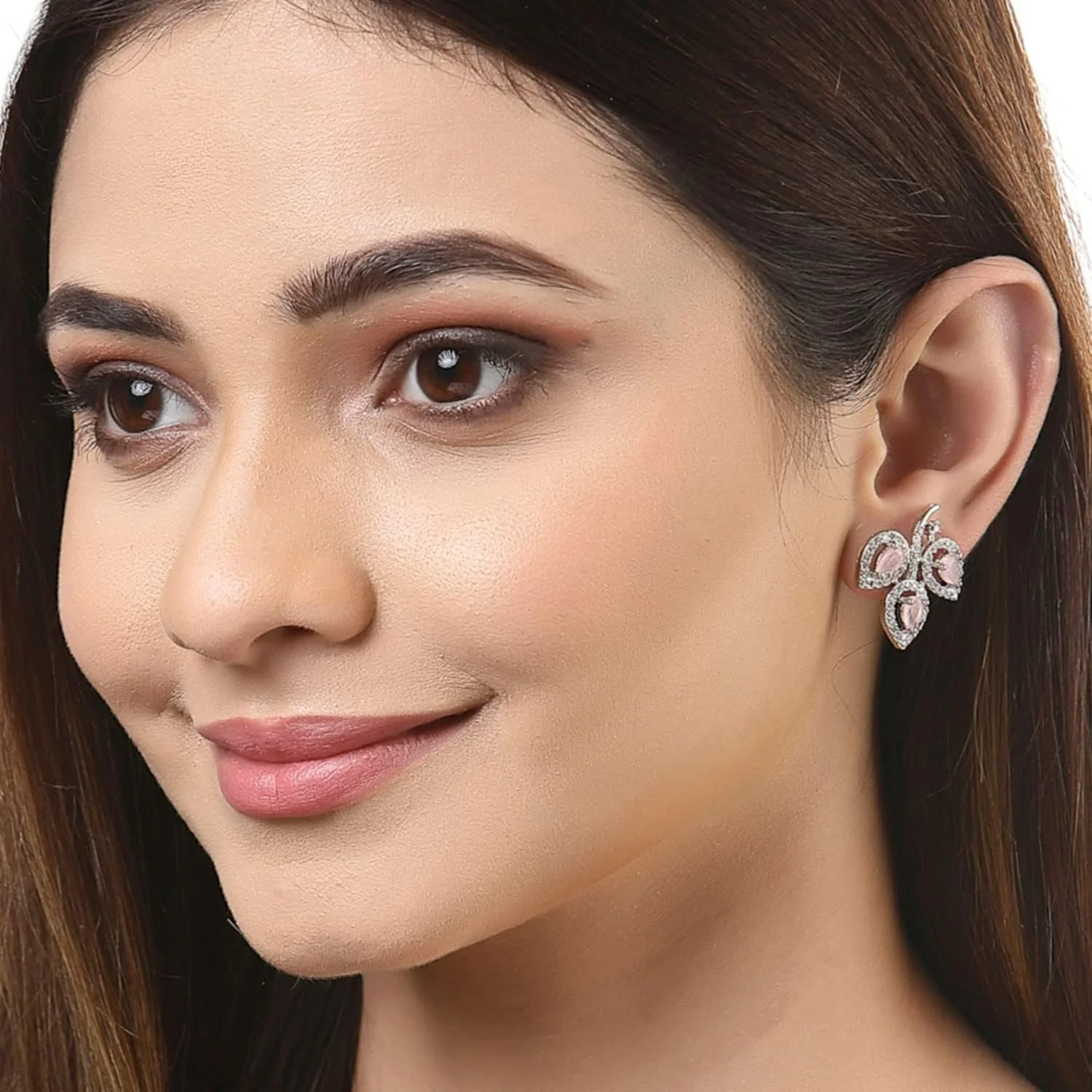 گوشواره میخی زنانه و دخترانه طرح برگ زنمه با روکش رودیوم و نگین الماس آمریکایی (صورتی)، سایز آزاد، برنج، الماس آمریکایی