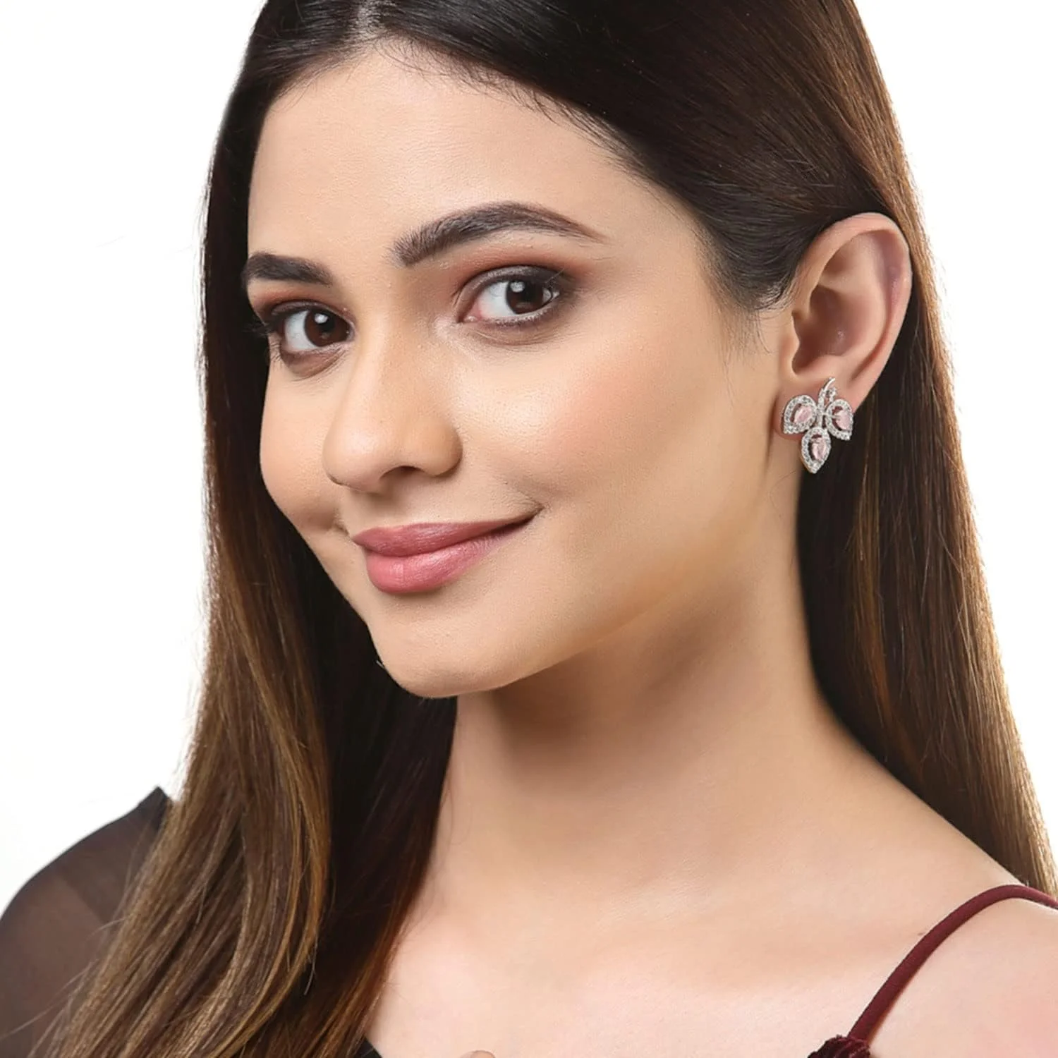 گوشواره میخی زنانه و دخترانه طرح برگ زنمه با روکش رودیوم و نگین الماس آمریکایی (صورتی)، سایز آزاد، برنج، الماس آمریکایی