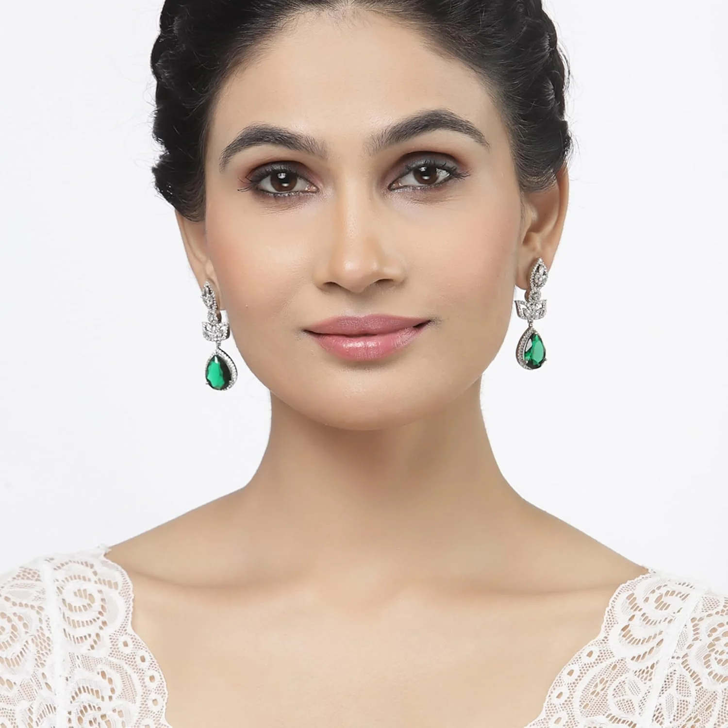 گوشواره های آویز دست ساز زنانه و دخترانه ZENEME با روکش رودیوم، نگین های اتمی و طرح برگ و قطره (سبز) گوشواره های آویز دست ساز زنانه و دخترانه ZENEME با روکش رودیوم، نگین های اتمی و طرح برگ و قطره (سبز)