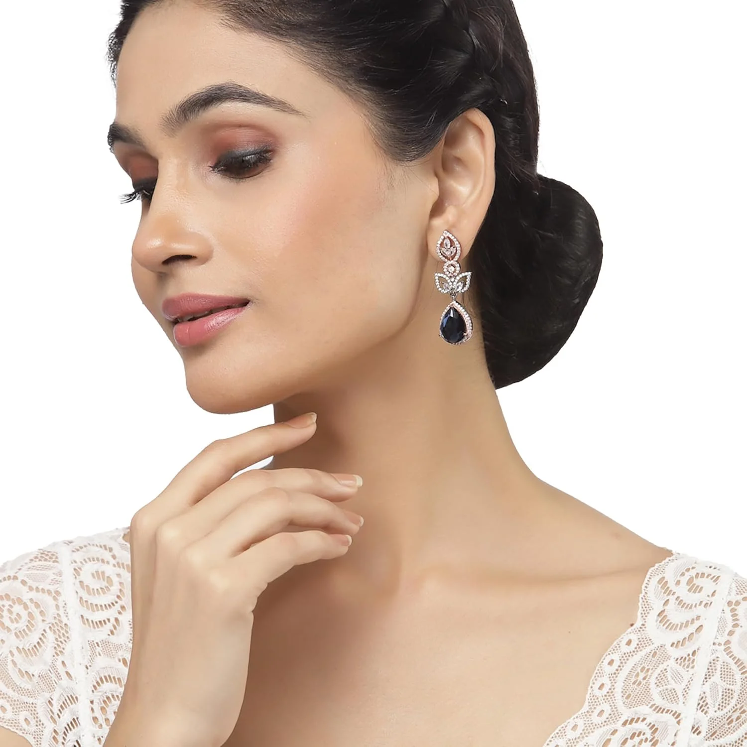 گوشواره های آویز دست ساز زنانه و دخترانه ZENEME با روکش رزگلد و نگین های اتمی طرح اشک و برگ گوشواره های آویز دست ساز زنانه و دخترانه ZENEME با روکش رزگلد و نگین های اتمی طرح اشک و برگ