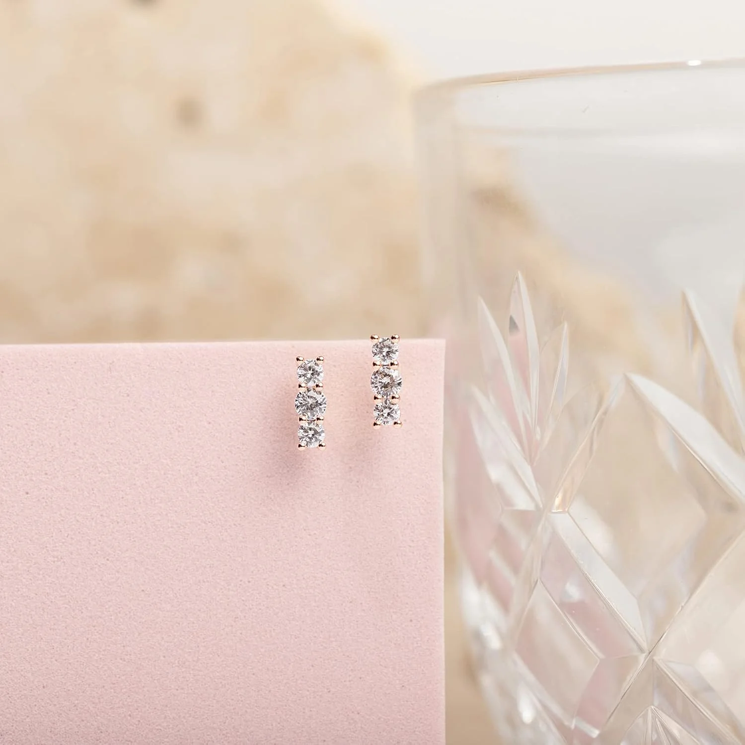 گوشواره های میخی نگین دار نقره استرلینگ 925 با روکش طلای 14 عیار PAVOI | گوشواره های میخی کوچک هندسی ظریف برای زنان گوشواره های میخی نگین دار نقره استرلینگ 925 با روکش طلای 14 عیار PAVOI | گوشواره های میخی کوچک هندسی ظریف برای زنان