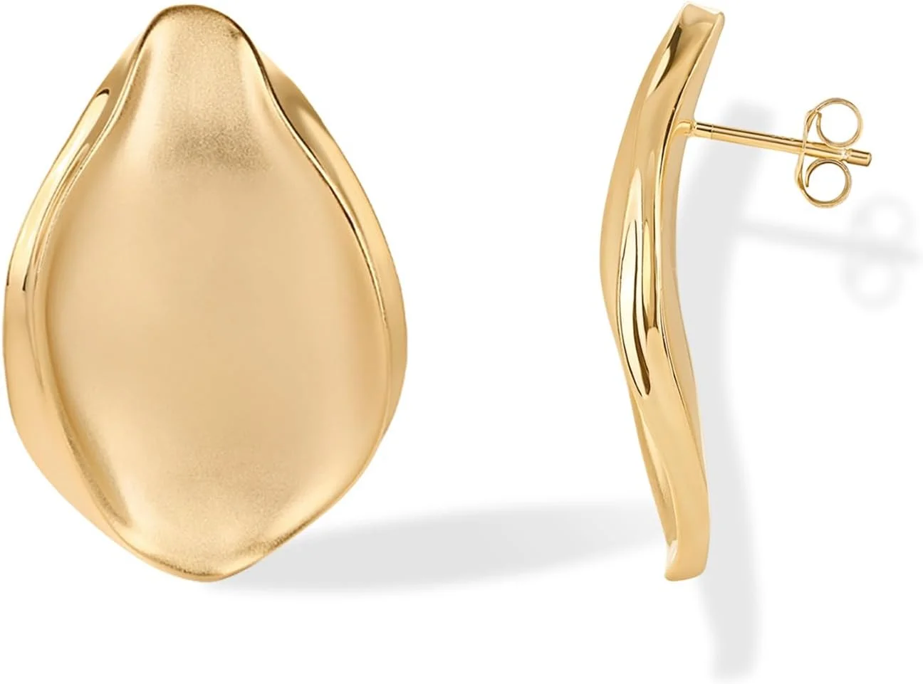 گوشواره های میخی زنانه پاوی با روکش طلای 14 عیار، طرح حجیم و ارگانیک با پرداخت ساتنی موج دار