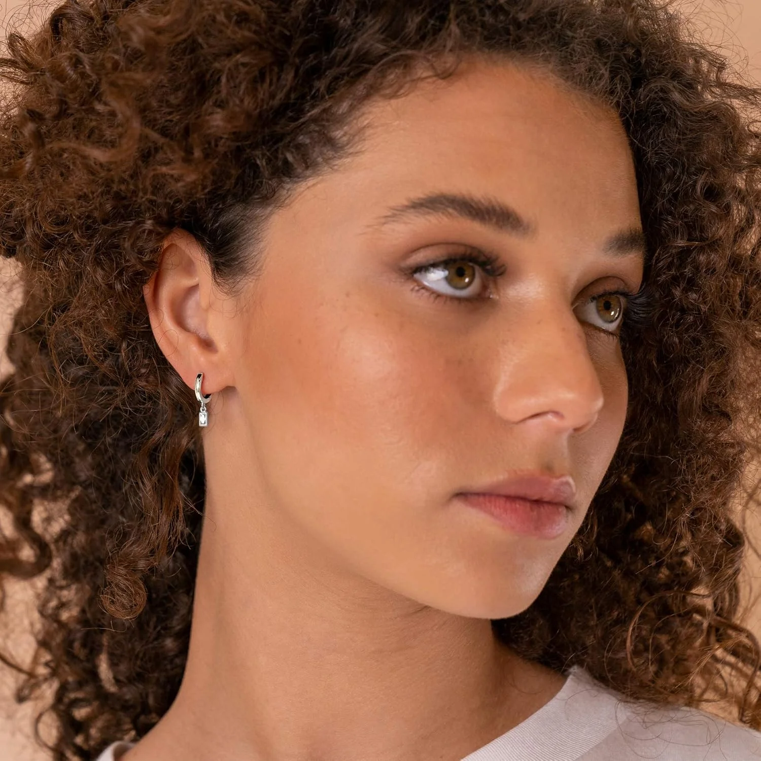 گوشواره های آویز/ آویزی سبک وزن پاوی با روکش طلای 14 عیار و پایه نقره استرلینگ S925 برای زنان | نگین تک تخمه زیرکونیا | گوشواره های ظریف گوشواره های آویز/ آویزی سبک وزن پاوی با روکش طلای 14 عیار و پایه نقره استرلینگ S925 برای زنان | نگین تک تخمه زیرکونیا | گوشواره های ظریف