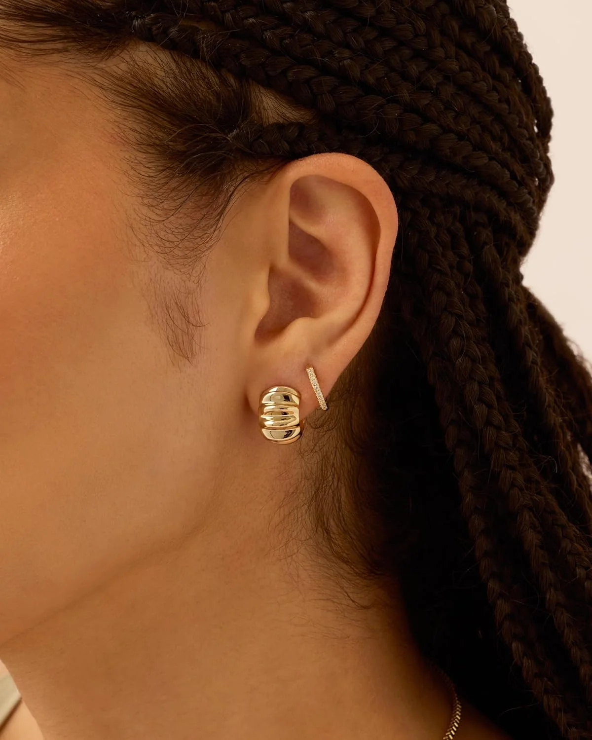گوشواره های حلقه ای پیچ خورده کروسان پاوی با روکش طلای 14 عیار زنانه - حلقه های بزرگ و ضخیم گوشواره های حلقه ای پیچ خورده کروسان پاوی با روکش طلای 14 عیار زنانه - حلقه های بزرگ و ضخیم