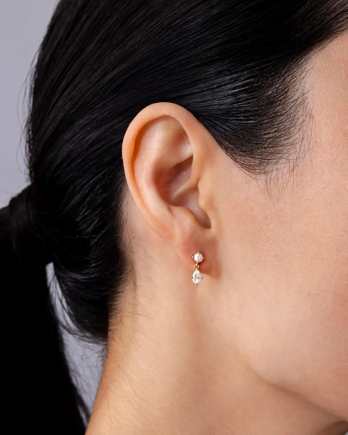 گوشواره های میخی مرواریدی پشت صاف با روکش طلای 14 عیار PAVOI برای زنان - گوشواره های آویز قطره ای گلابی زیرکونیا مکعبی مرواریدی گوشواره های میخی مرواریدی پشت صاف با روکش طلای 14 عیار PAVOI برای زنان - گوشواره های آویز قطره ای گلابی زیرکونیا مکعبی مرواریدی