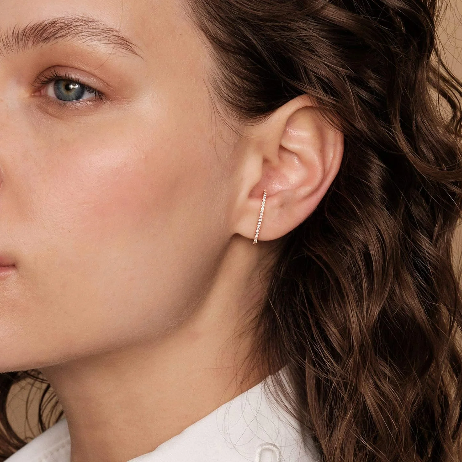 گوشواره های آویز مینیمالیستی زنانه پاوی با روکش طلای 14 عیار و پایه نقره استرلینگ 925 | گوشواره های میخی دور لاله گوش گوشواره های آویز مینیمالیستی زنانه پاوی با روکش طلای 14 عیار و پایه نقره استرلینگ 925 | گوشواره های میخی دور لاله گوش