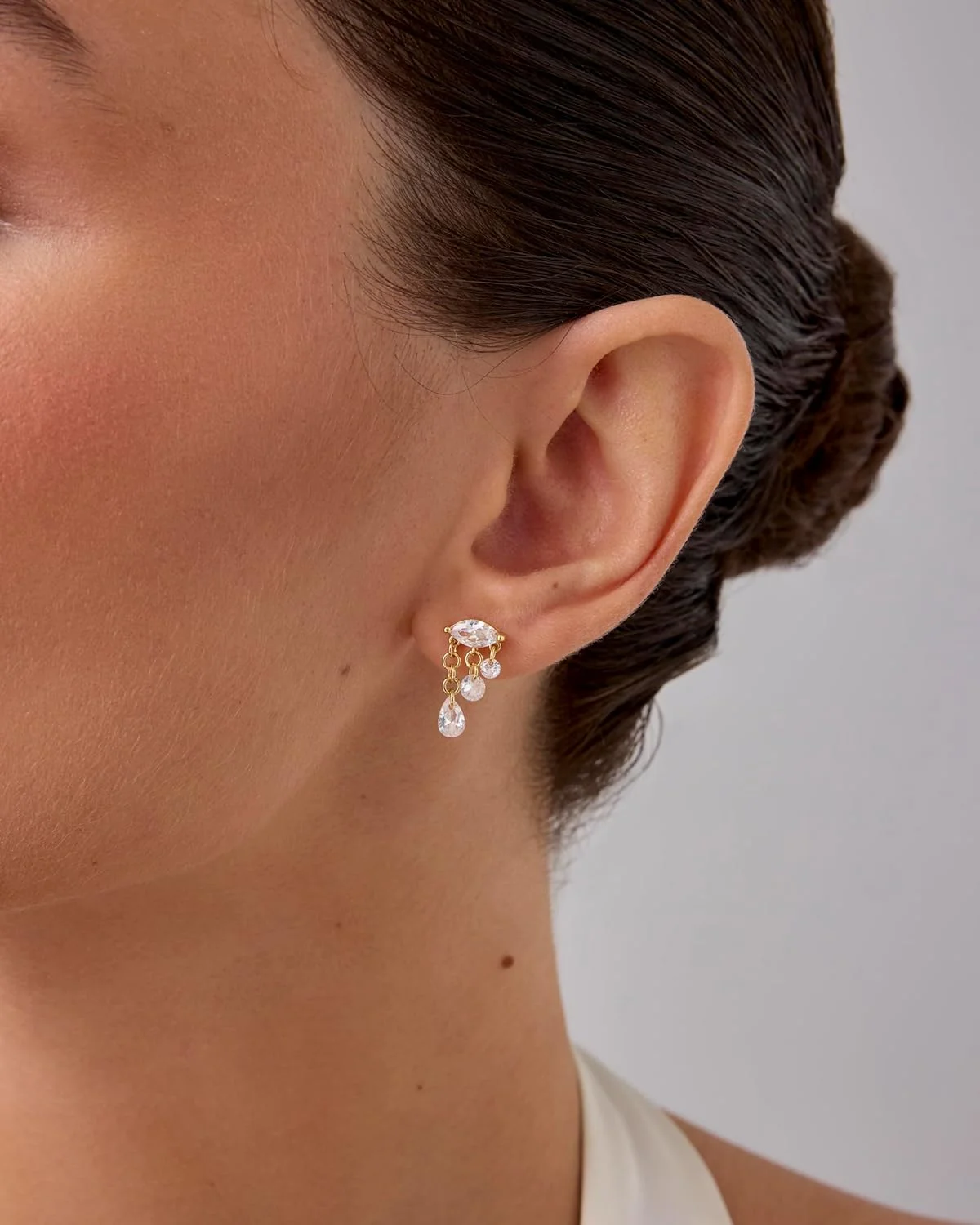 گوشواره های آویز کوچک با روکش طلای 14 عیار و پایه نقره استرلینگ PAVOI برای زنان | جواهرات ظریف پیرسینگ غضروف هلیکس | گل میخ های لوتوس مثلثی خوشه ای مروارید زیرکونیا گوشواره های آویز کوچک با روکش طلای 14 عیار و پایه نقره استرلینگ PAVOI برای زنان | جواهرات ظریف پیرسینگ غضروف هلیکس | گل میخ های لوتوس مثلثی خوشه ای مروارید زیرکونیا