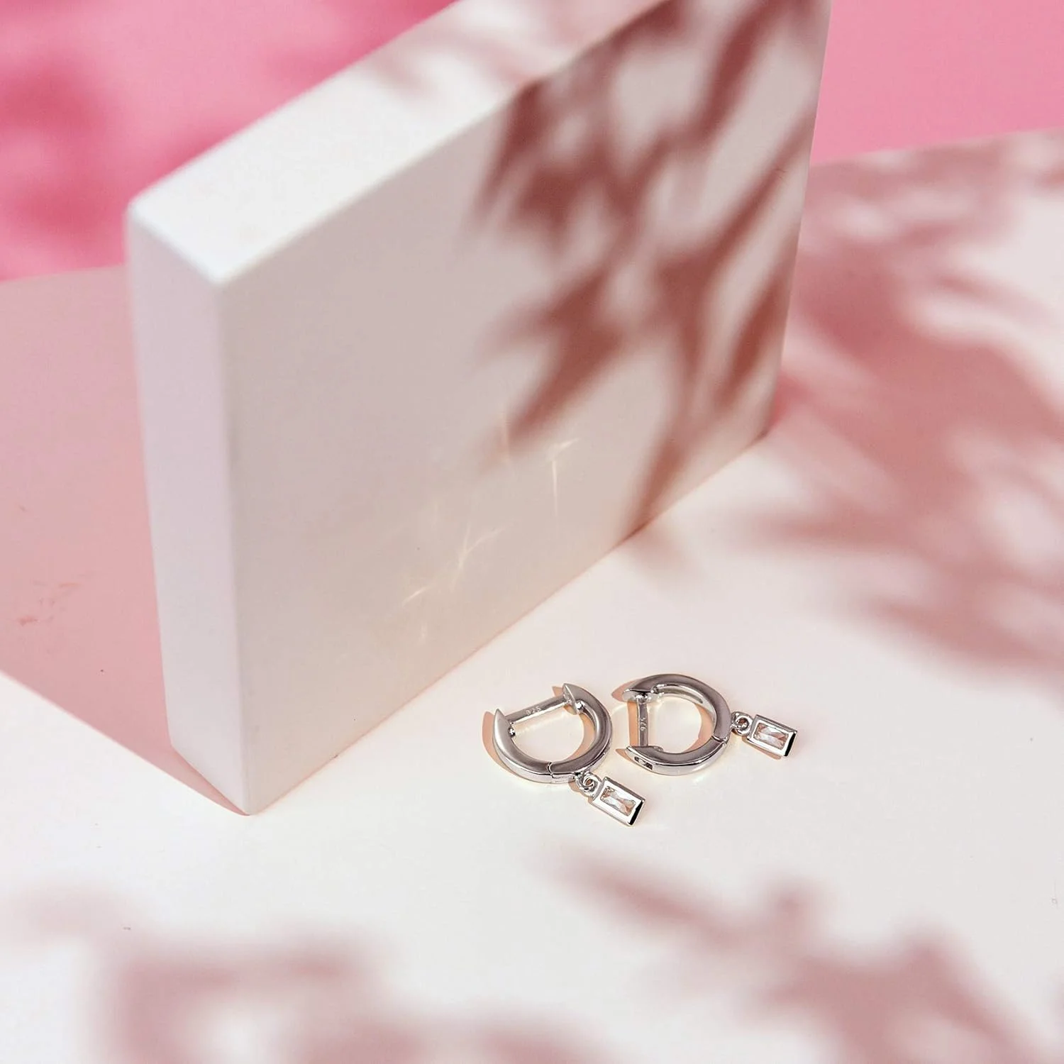 گوشواره های آویز/ آویزی سبک وزن پاوی با روکش طلای 14 عیار و پایه نقره استرلینگ S925 برای زنان | نگین تک تخمه زیرکونیا | گوشواره های ظریف گوشواره های آویز/ آویزی سبک وزن پاوی با روکش طلای 14 عیار و پایه نقره استرلینگ S925 برای زنان | نگین تک تخمه زیرکونیا | گوشواره های ظریف