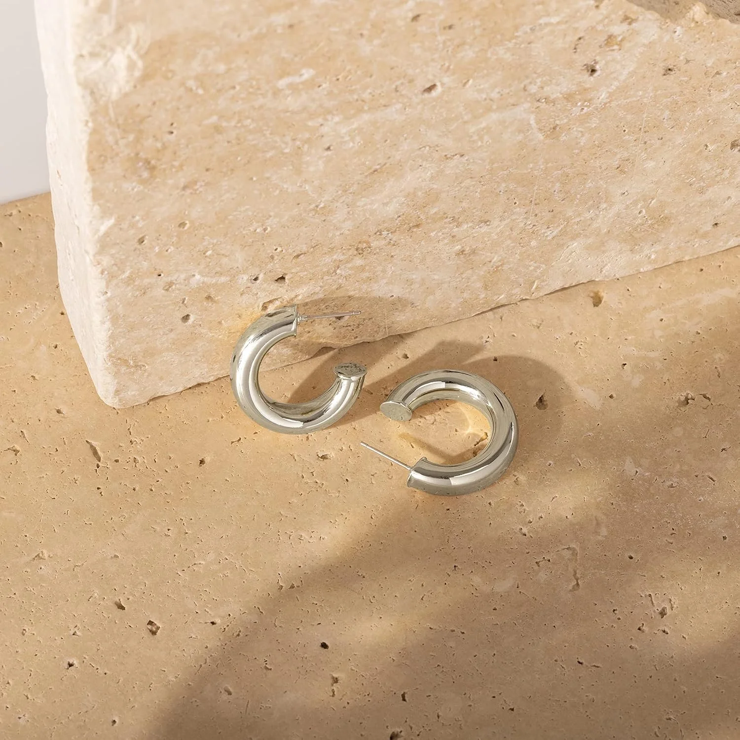 گوشواره های حلقه ای پهن پاویو با روکش طلای 14 عیار، ضخامت 6.5 میلی متر، سبک وزن | گوشواره حلقه ای طلایی زنانه گوشواره های حلقه ای پهن پاویو با روکش طلای 14 عیار، ضخامت 6.5 میلی متر، سبک وزن | گوشواره حلقه ای طلایی زنانه