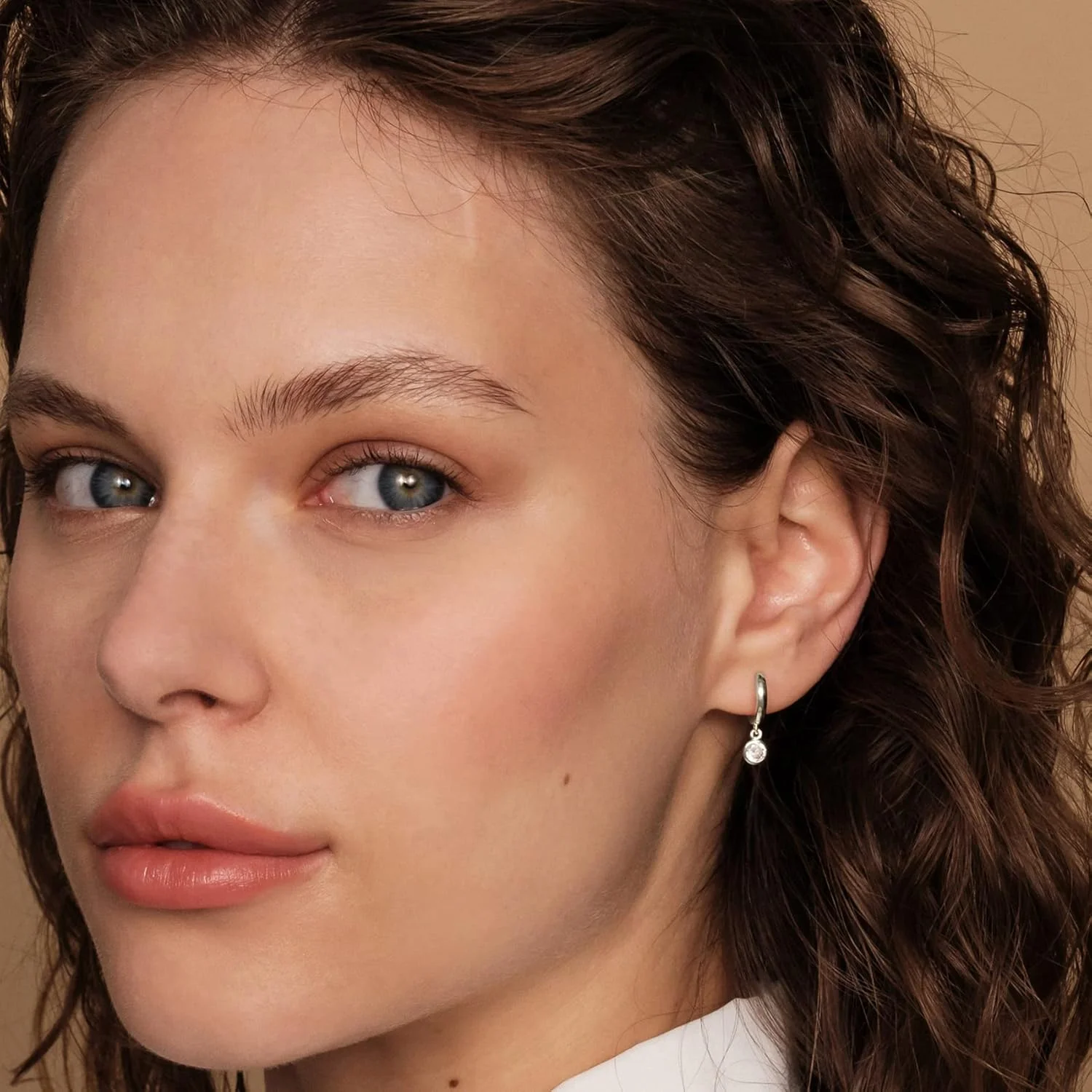 گوشواره های آویز/آویزان سبک وزن پاوی با روکش طلای 14 عیار و پایه نقره استرلینگ S925 برای زنان | زیورآلات مذهبی: صلیب، چشم نظر، شبدر، سلتیک | گوشواره های ظریف برای زنان گوشواره های آویز/آویزان سبک وزن پاوی با روکش طلای 14 عیار و پایه نقره استرلینگ S925 برای زنان | زیورآلات مذهبی: صلیب، چشم نظر، شبدر، سلتیک | گوشواره های ظریف برای زنان