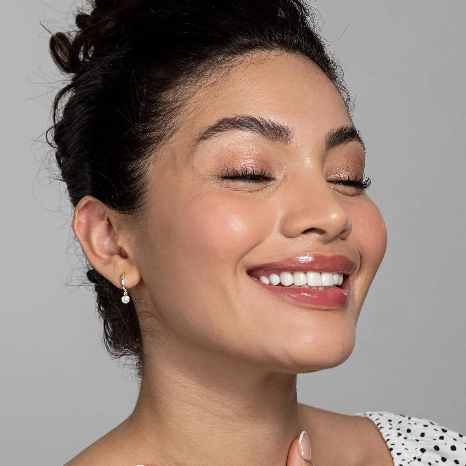 گوشواره های آویز/آویزان سبک وزن پاوی با روکش طلای 14 عیار و پایه نقره استرلینگ S925 برای زنان | زیورآلات مذهبی: صلیب، چشم نظر، شبدر، سلتیک | گوشواره های ظریف برای زنان گوشواره های آویز/آویزان سبک وزن پاوی با روکش طلای 14 عیار و پایه نقره استرلینگ S925 برای زنان | زیورآلات مذهبی: صلیب، چشم نظر، شبدر، سلتیک | گوشواره های ظریف برای زنان