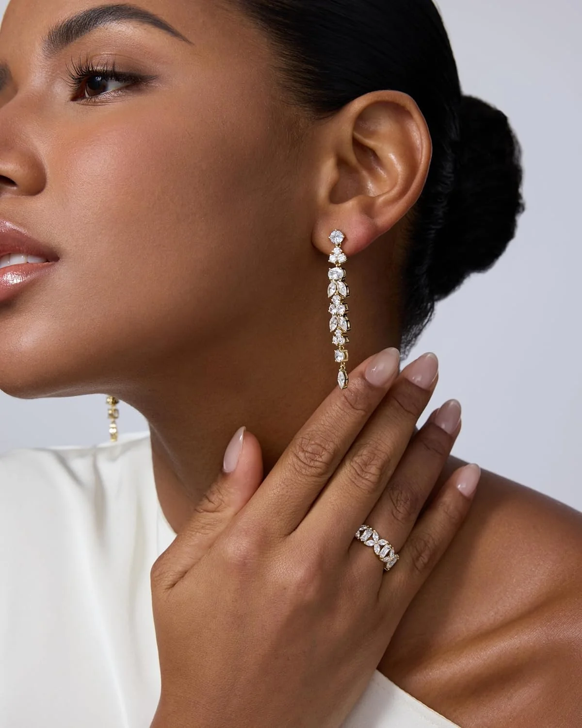 گوشواره های آویز زنانه پاوی با روکش طلای 14 عیار و نگین زیرکونیا - گوشواره های بلند کریستالی عروس - جواهرات ضد حساسیت آویز الماسی شبیه سازی شده برای عروس و ساقدوش گوشواره های آویز زنانه پاوی با روکش طلای 14 عیار و نگین زیرکونیا - گوشواره های بلند کریستالی عروس - جواهرات ضد حساسیت آویز الماسی شبیه سازی شده برای عروس و ساقدوش