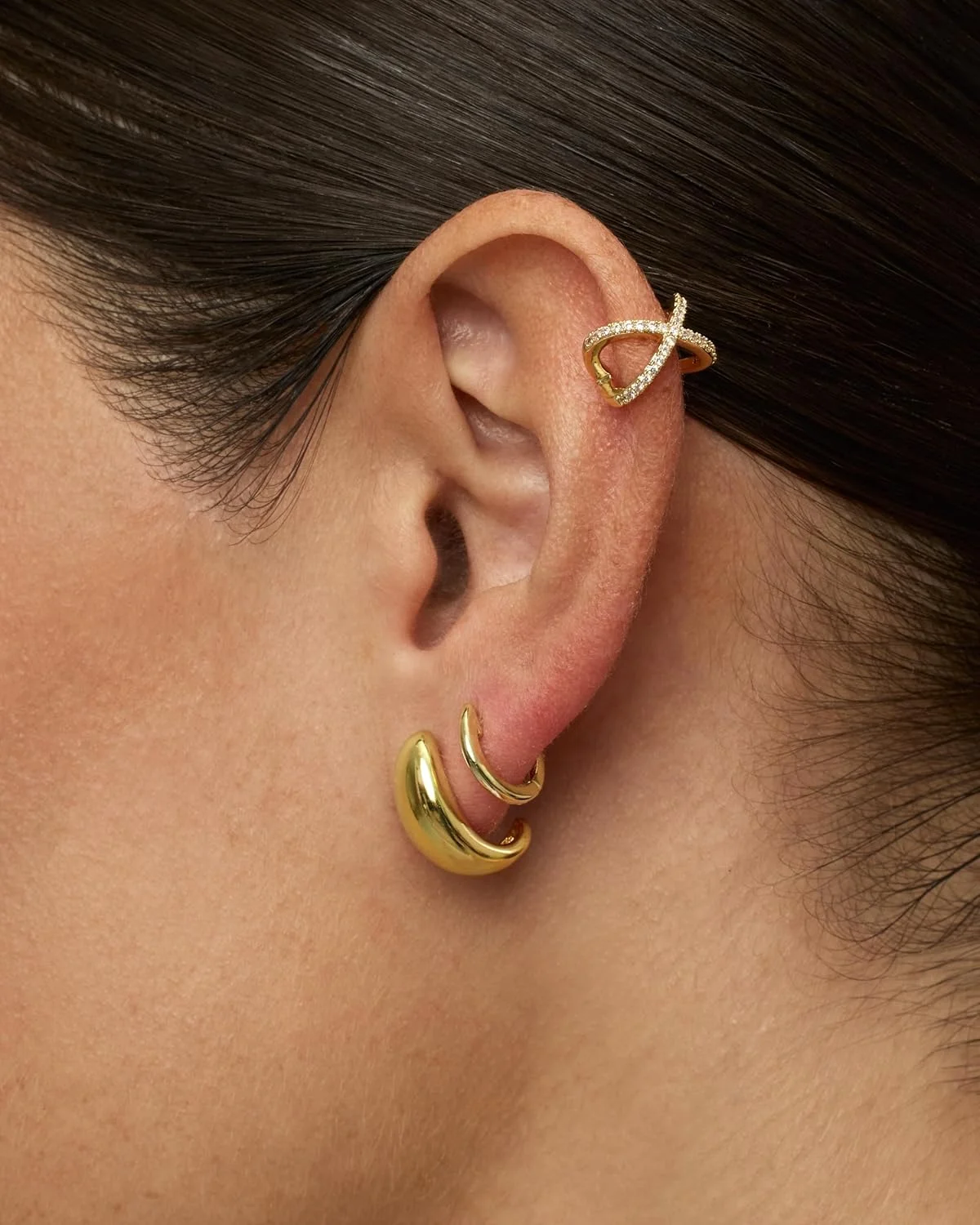 گوشواره های حلقه ای بغل گوش نگین دار گرد نقره استرلینگ 925 با روکش طلای 14 عیار پاوی | گیره ای برای غضروف گوش گوشواره های حلقه ای بغل گوش نگین دار گرد نقره استرلینگ 925 با روکش طلای 14 عیار پاوی | گیره ای برای غضروف گوش