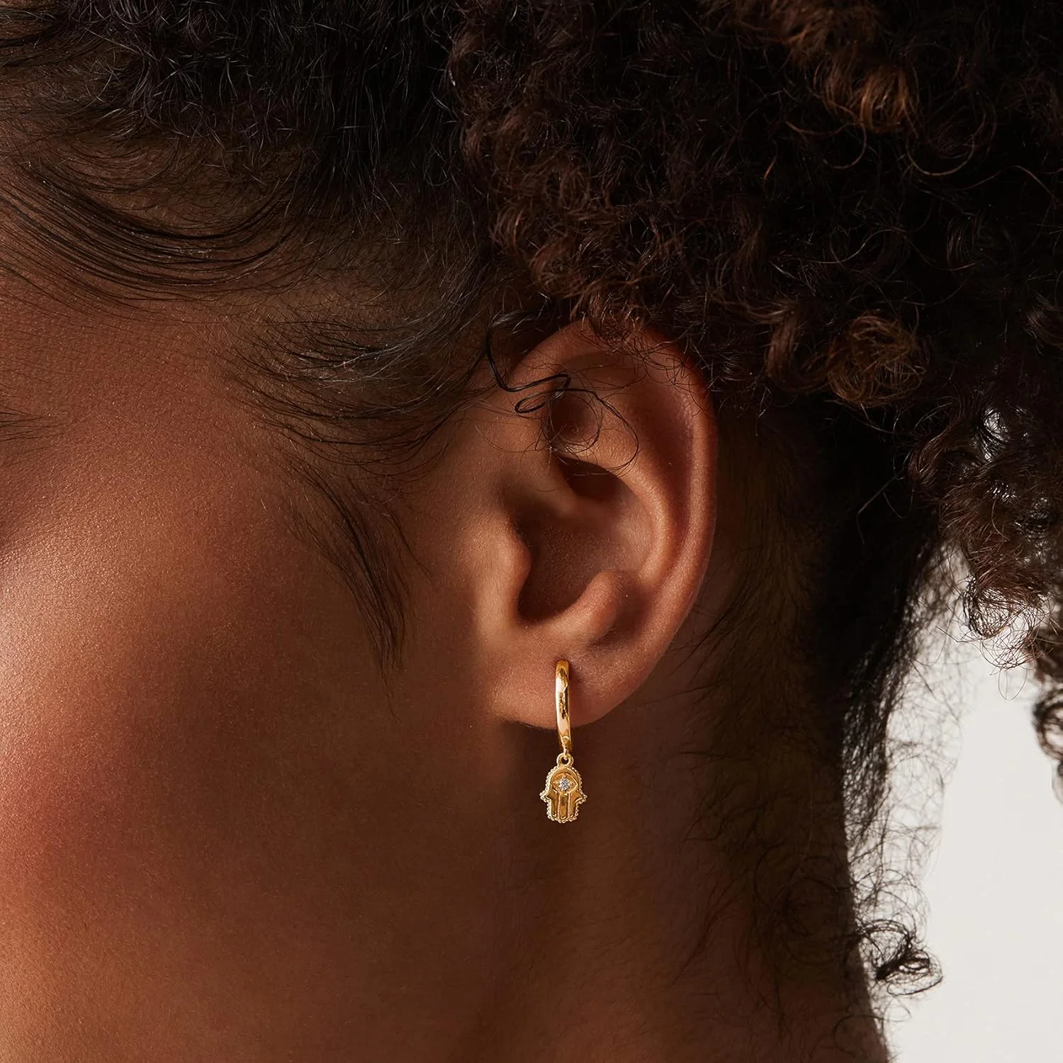 گوشواره های آویزی/آویز حلقه ای سبک وزن زنانه PAVOI با روکش طلای 14 عیار و پایه نقره استرلینگ S925 | ستاره، قفل، پروانه، ماه، رعد و برق | گوشواره های ظریف گوشواره های آویزی/آویز حلقه ای سبک وزن زنانه PAVOI با روکش طلای 14 عیار و پایه نقره استرلینگ S925 | ستاره، قفل، پروانه، ماه، رعد و برق | گوشواره های ظریف