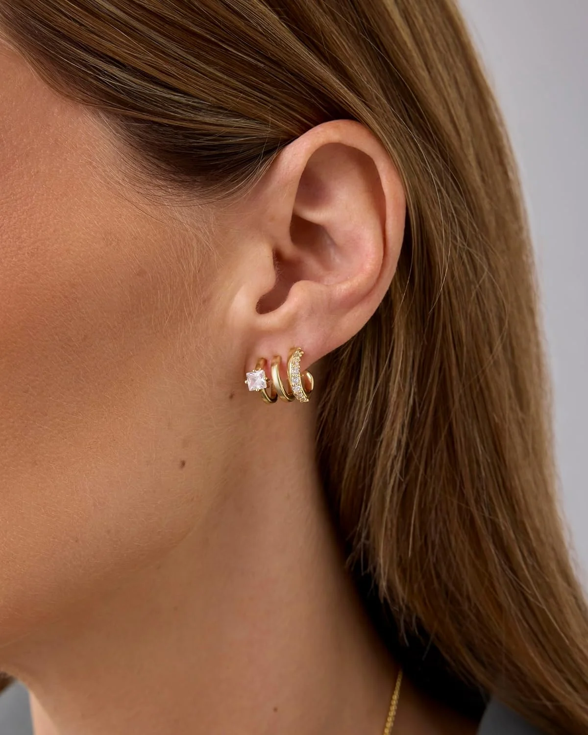 گوشواره های حلقه ای چندگانه پاوی نگین دار با روکش طلای 14 عیار و پایه نقره استرلینگ | گوشواره های میخی حلقه ای سه تایی گوشواره های حلقه ای چندگانه پاوی نگین دار با روکش طلای 14 عیار و پایه نقره استرلینگ | گوشواره های میخی حلقه ای سه تایی