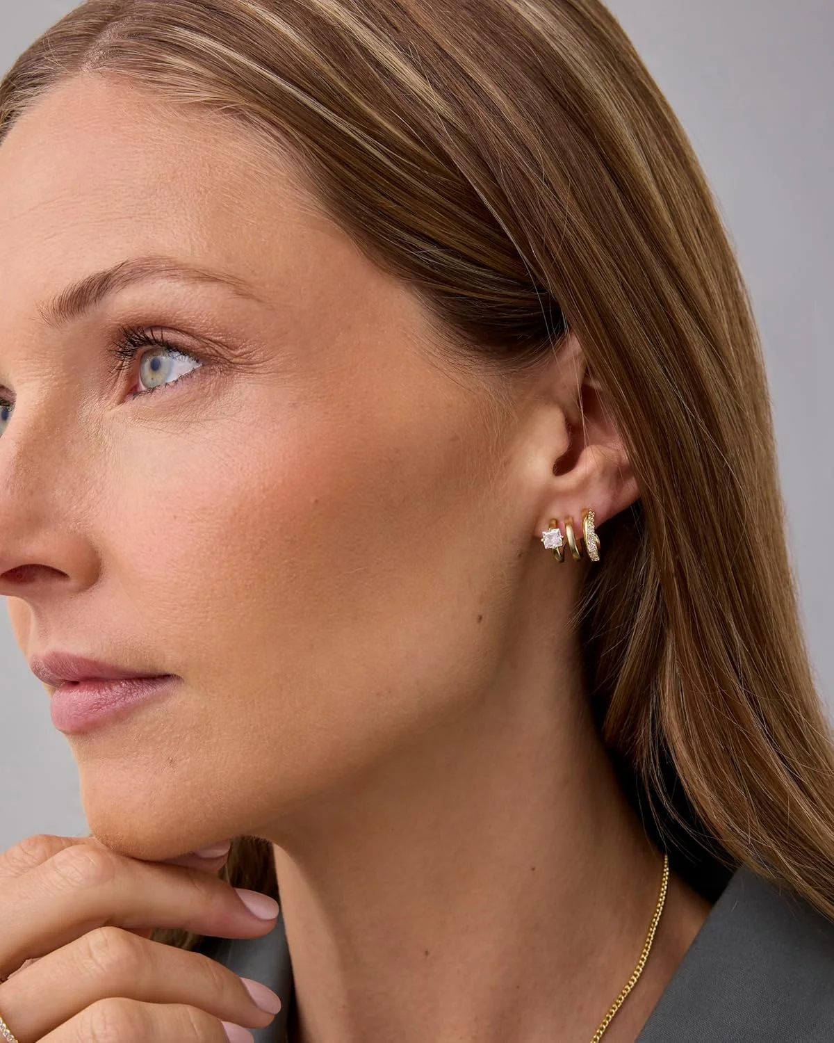 گوشواره های حلقه ای چندگانه پاوی نگین دار با روکش طلای 14 عیار و پایه نقره استرلینگ | گوشواره های میخی حلقه ای سه تایی گوشواره های حلقه ای چندگانه پاوی نگین دار با روکش طلای 14 عیار و پایه نقره استرلینگ | گوشواره های میخی حلقه ای سه تایی