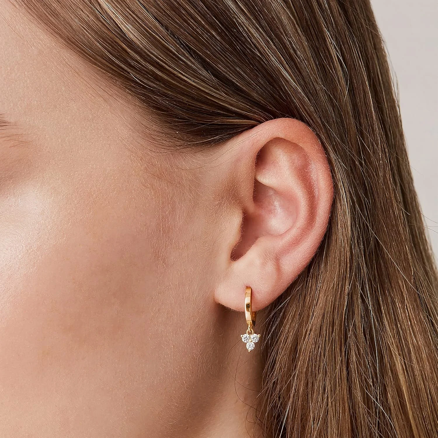 گوشواره های آویزی/آویز سبک وزن پاوی با روکش طلای 14 عیار و پایه نقره استرلینگ S925 برای زنان | نگین تک تخمه زیرکونیا | گوشواره های ظریف گوشواره های آویزی/آویز سبک وزن پاوی با روکش طلای 14 عیار و پایه نقره استرلینگ S925 برای زنان | نگین تک تخمه زیرکونیا | گوشواره های ظریف