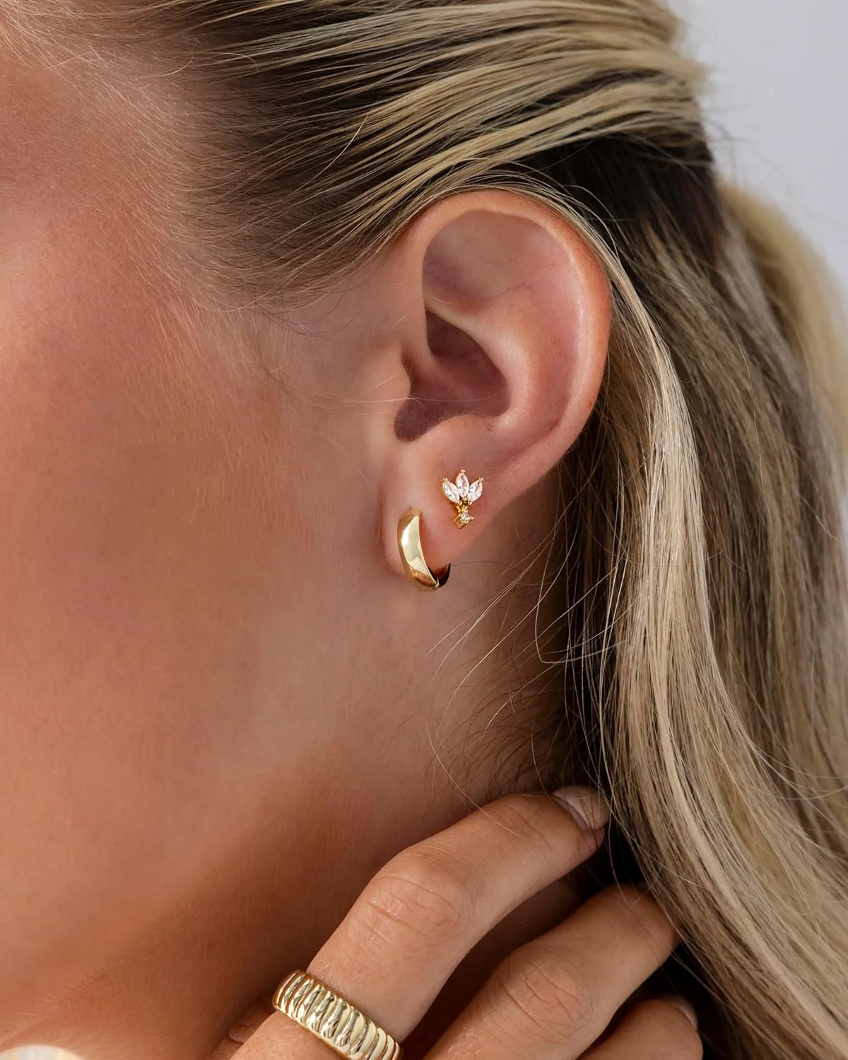 گوشواره های میخی پشت صاف مارکیز با روکش طلای 14 عیار و پایه نقره استرلینگ PAVOI برای زنان - گوشواره های آویز قطره ای منظره گوش با زیرکونیا مکعبی گرد مینی گوشواره های میخی پشت صاف مارکیز با روکش طلای 14 عیار و پایه نقره استرلینگ PAVOI برای زنان - گوشواره های آویز قطره ای منظره گوش با زیرکونیا مکعبی گرد مینی