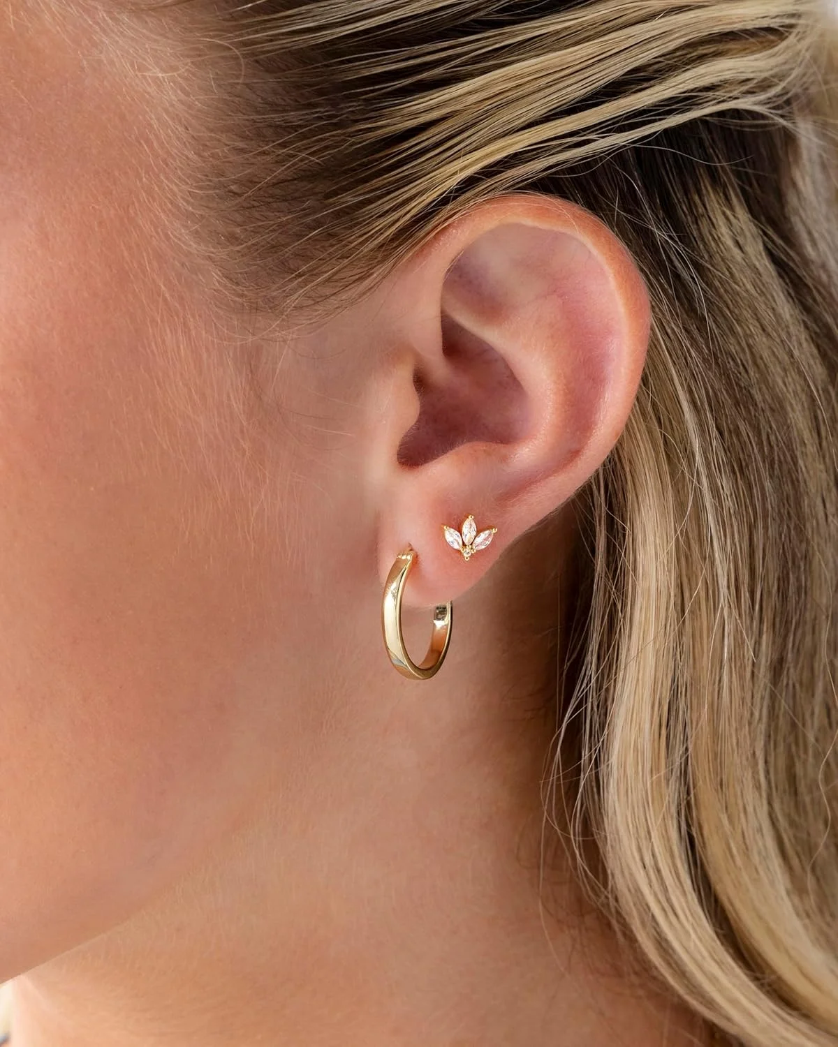 گوشواره های میخی کوچک با پشت صاف و روکش طلای 14 عیار PAVOI با پایه نقره استرلینگ برای زنان | جواهرات پیرسینگ غضروف هلیکس | خوشه مروارید ظریف زیرکونیا مکعبی طرح لوتوس گوشواره های میخی کوچک با پشت صاف و روکش طلای 14 عیار PAVOI با پایه نقره استرلینگ برای زنان | جواهرات پیرسینگ غضروف هلیکس | خوشه مروارید ظریف زیرکونیا مکعبی طرح لوتوس