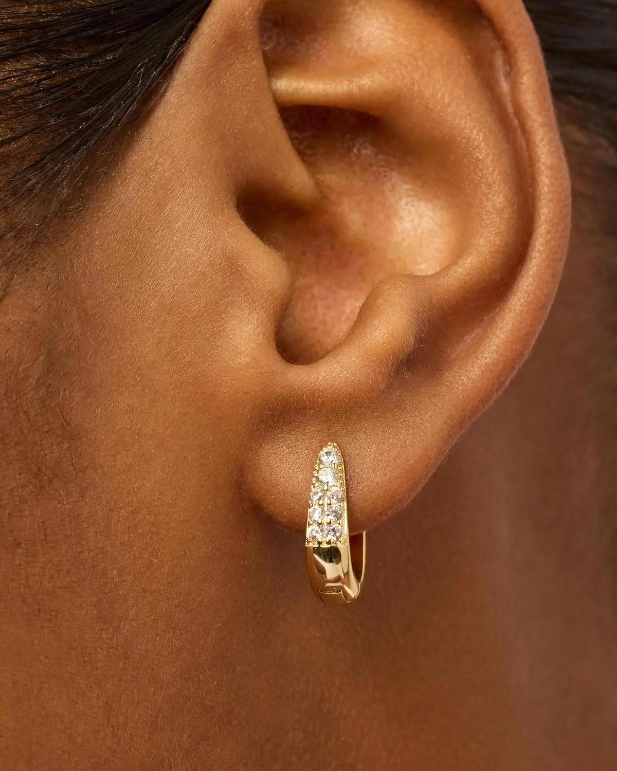 گوشواره های حلقه ای U شکل با روکش طلای 18 عیار و نگین های زیرکونیا مکعبی | گوشواره های بغل گوش CZ ضد حساسیت برای زنان گوشواره های حلقه ای U شکل با روکش طلای 18 عیار و نگین های زیرکونیا مکعبی | گوشواره های بغل گوش CZ ضد حساسیت برای زنان