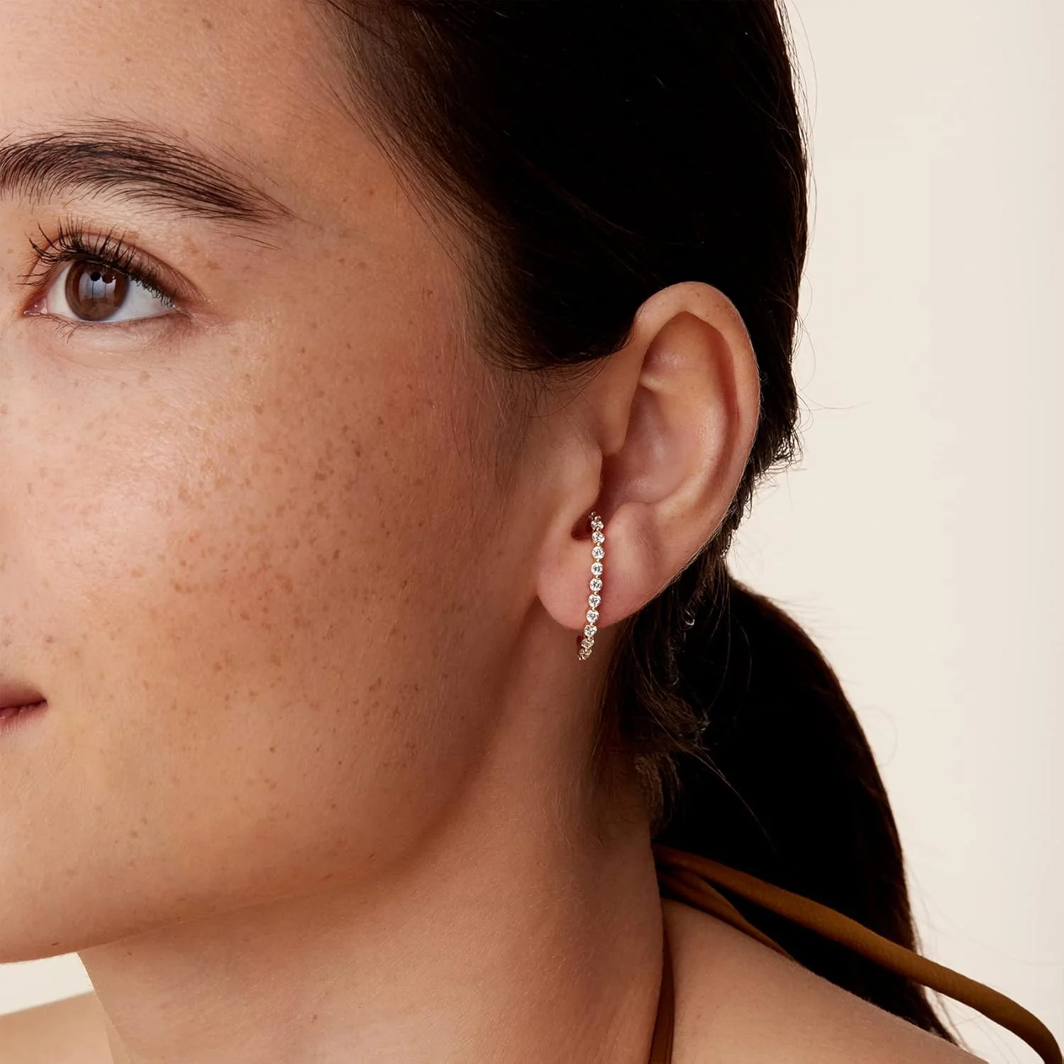 گوشواره های آویز مینیمالیستی با روکش طلای 14 عیار و پایه نقره استرلینگ 925 پاوی | گوشواره های میخی دور لاله گوش زنانه گوشواره های آویز مینیمالیستی با روکش طلای 14 عیار و پایه نقره استرلینگ 925 پاوی | گوشواره های میخی دور لاله گوش زنانه