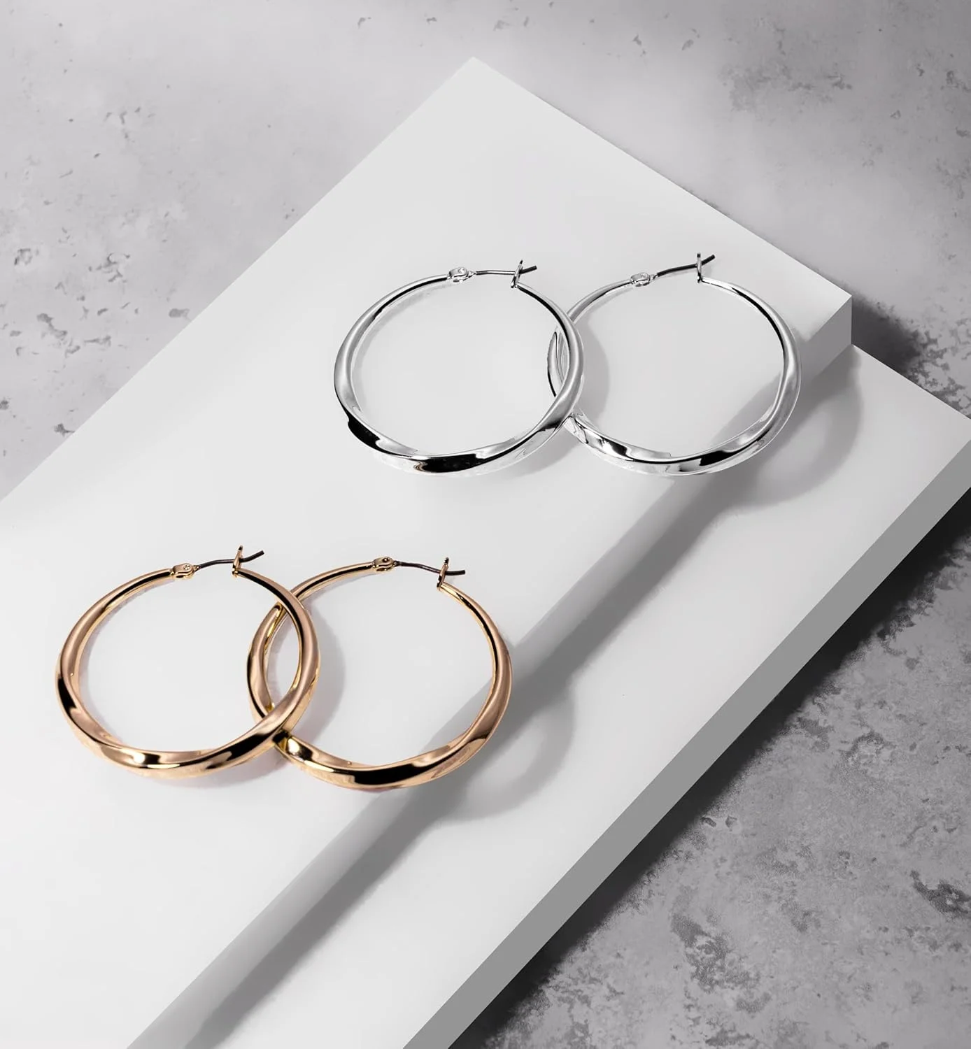 گوشواره حلقه ای زنانه DKNY مدل Med Twist