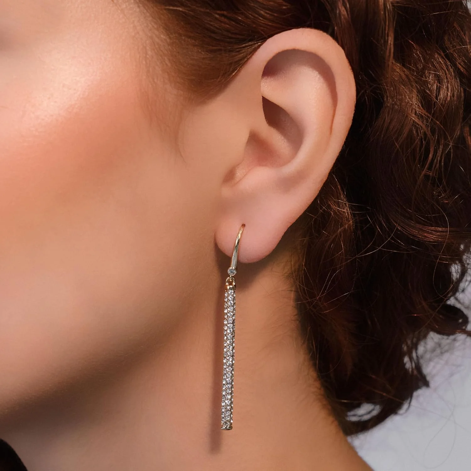 گوشواره های آویز خطی میکروپاو طلایی DKNY - جواهرات زیبای زنانه - گوشواره های آویز طلایی و کریستالی