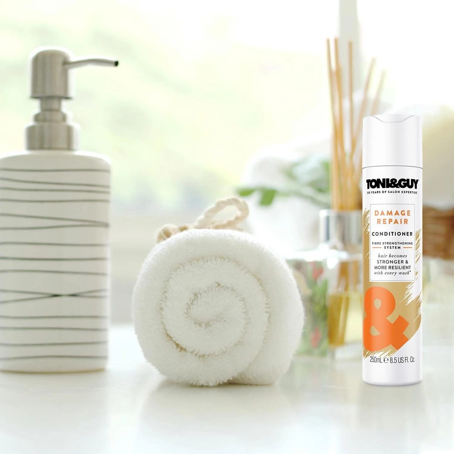 نرم کننده موهای آسیب دیده T&G، حجم 250 میلی لیتر نرم کننده موهای آسیب دیده T&G، حجم 250 میلی لیتر