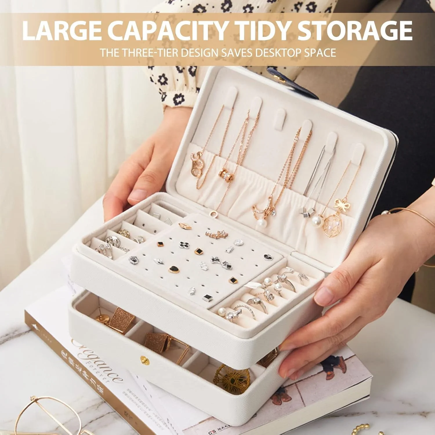 جعبه جواهرات مسافرتی اکسفور، جعبه جواهرات چرمی PU قابل حمل برای زنان و دختران، جعبه جواهرات مسافرتی کوچک دو لایه برای گوشواره های میخی، انگشتر، گردنبند، دستبند، سفید