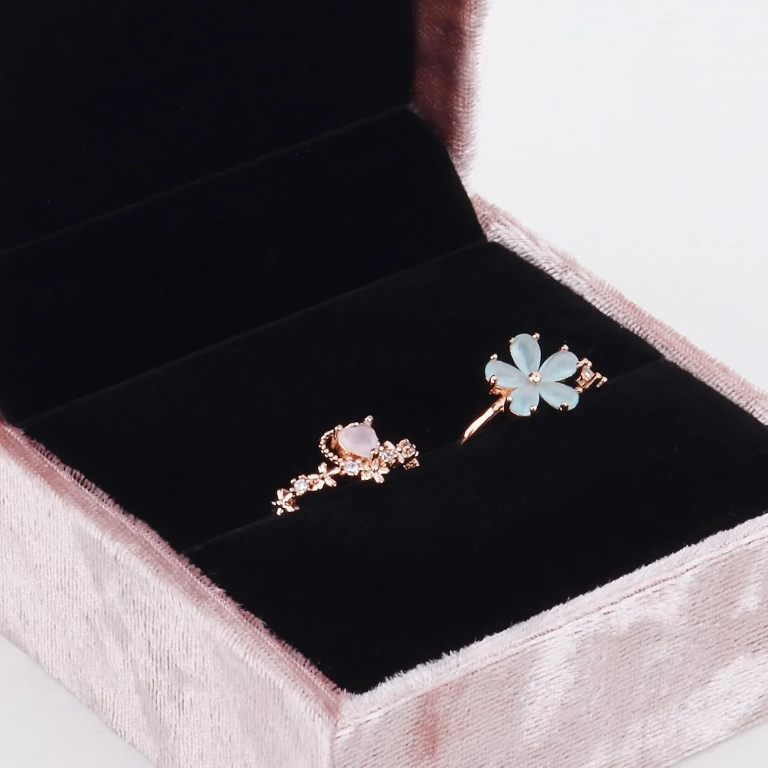 جعبه انگشتر جواهرات مخملی، جعبه انگشتر دوتایی، جعبه انگشتر دوتایی زنانه قدیمی برای انگشتر، گوشواره، جعبه نمایشگر نگهداری جواهرات، جعبه هدیه جواهرات برای پیشنهاد، مراسم، سالگرد، تولد - صورتی جعبه انگشتر جواهرات مخملی، جعبه انگشتر دوتایی، جعبه انگشتر دوتایی زنانه قدیمی برای انگشتر، گوشواره، جعبه نمایشگر نگهداری جواهرات، جعبه هدیه جواهرات برای پیشنهاد، مراسم، سالگرد، تولد - صورتی