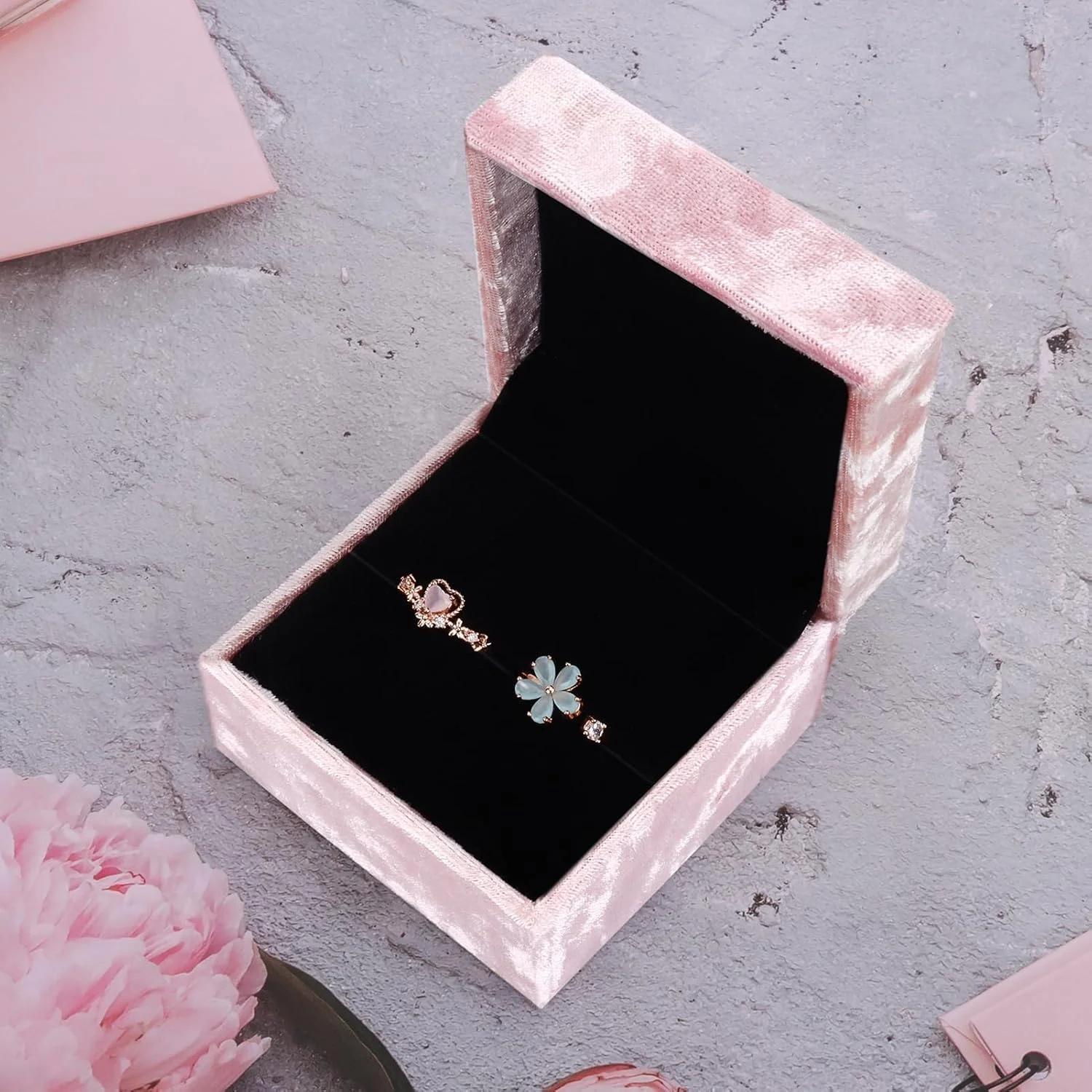 جعبه انگشتر جواهرات مخملی، جعبه انگشتر دوتایی، جعبه انگشتر دوتایی زنانه قدیمی برای انگشتر، گوشواره، جعبه نمایشگر نگهداری جواهرات، جعبه هدیه جواهرات برای پیشنهاد، مراسم، سالگرد، تولد - صورتی جعبه انگشتر جواهرات مخملی، جعبه انگشتر دوتایی، جعبه انگشتر دوتایی زنانه قدیمی برای انگشتر، گوشواره، جعبه نمایشگر نگهداری جواهرات، جعبه هدیه جواهرات برای پیشنهاد، مراسم، سالگرد، تولد - صورتی