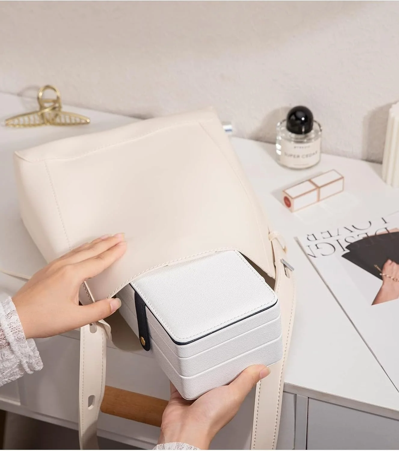 جعبه جواهرات مسافرتی، جعبه سازمان دهنده جواهرات برای زنان و دختران، نگهدارنده نمایش جواهرات چرمی PU، برای گوشواره های میخی، انگشترها، گردنبندها (سایز کوچک+سفید) جعبه جواهرات مسافرتی، جعبه سازمان دهنده جواهرات برای زنان و دختران، نگهدارنده نمایش جواهرات چرمی PU، برای گوشواره های میخی، انگشترها، گردنبندها (سایز کوچک+سفید)